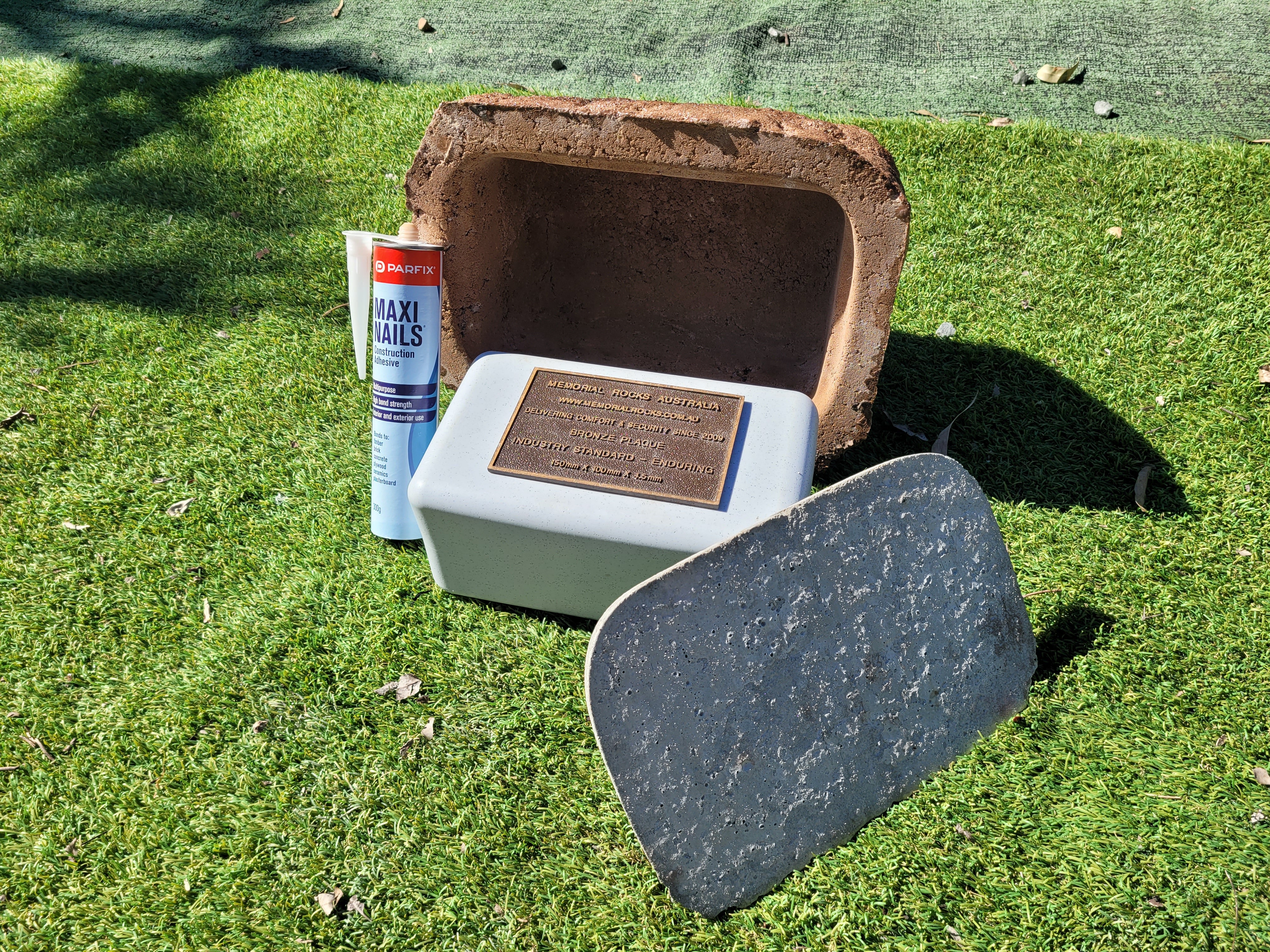 Memorial Rock Urn 1854 Regular Brown