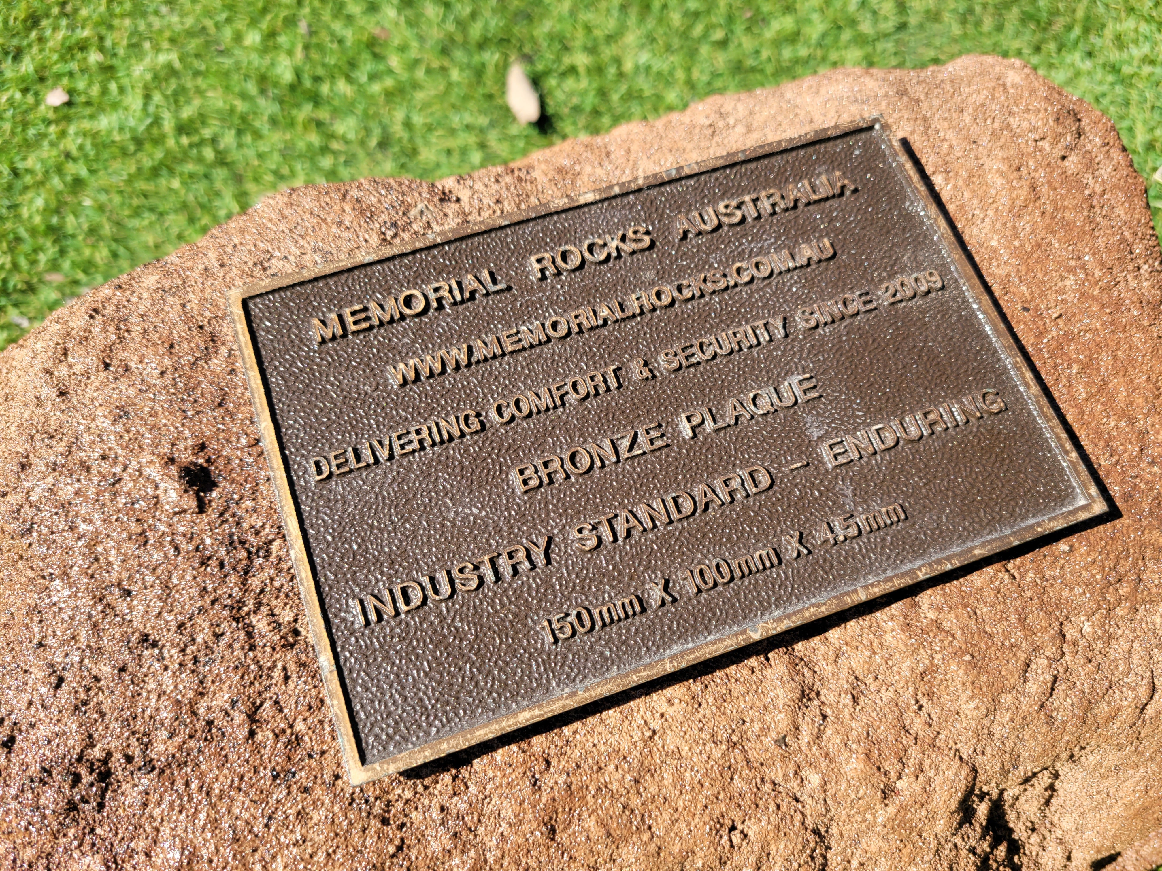 Memorial Rock Urn 1855 Regular Brown