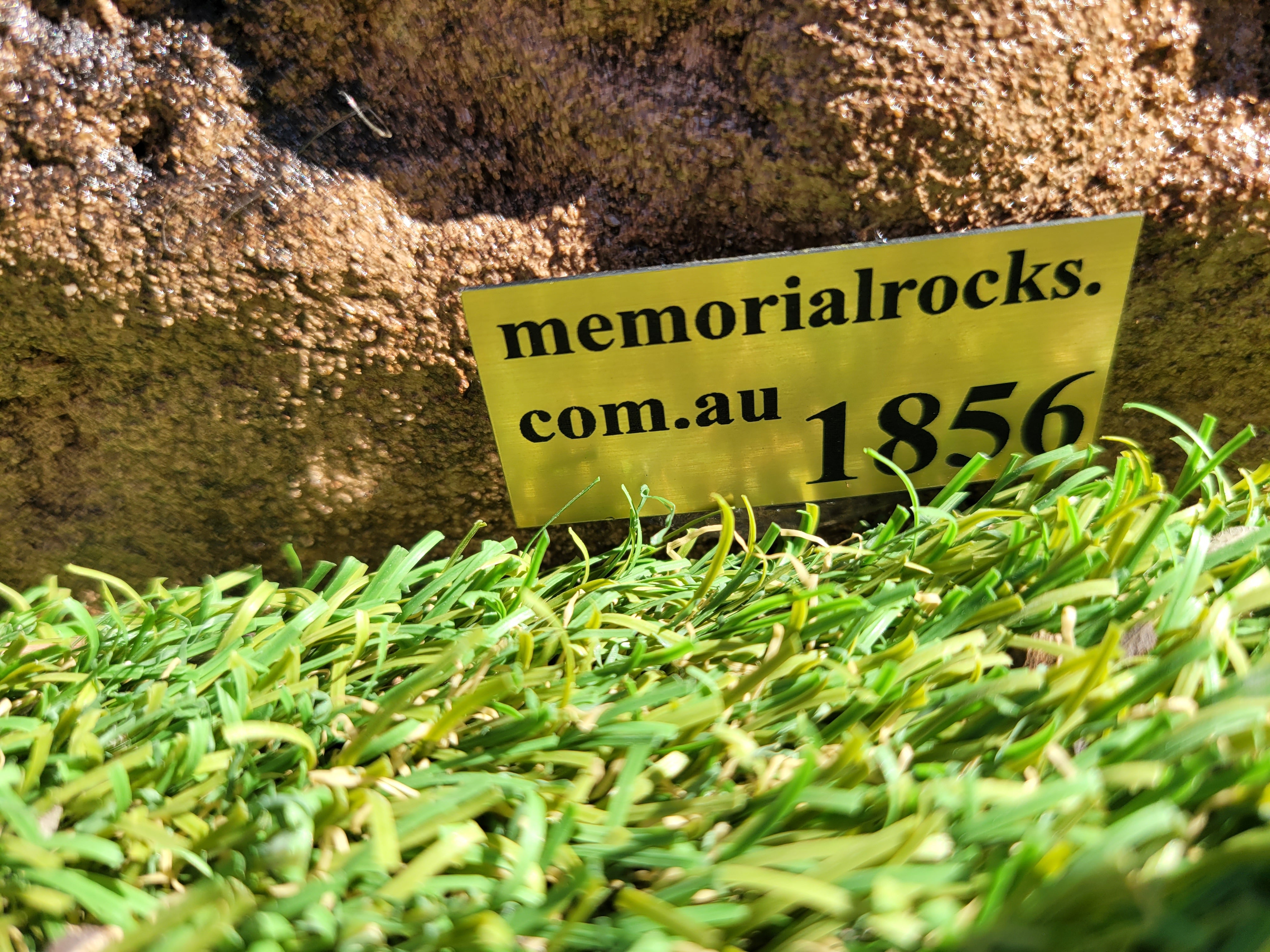 Memorial Rock Urn 1856 Regular Brown