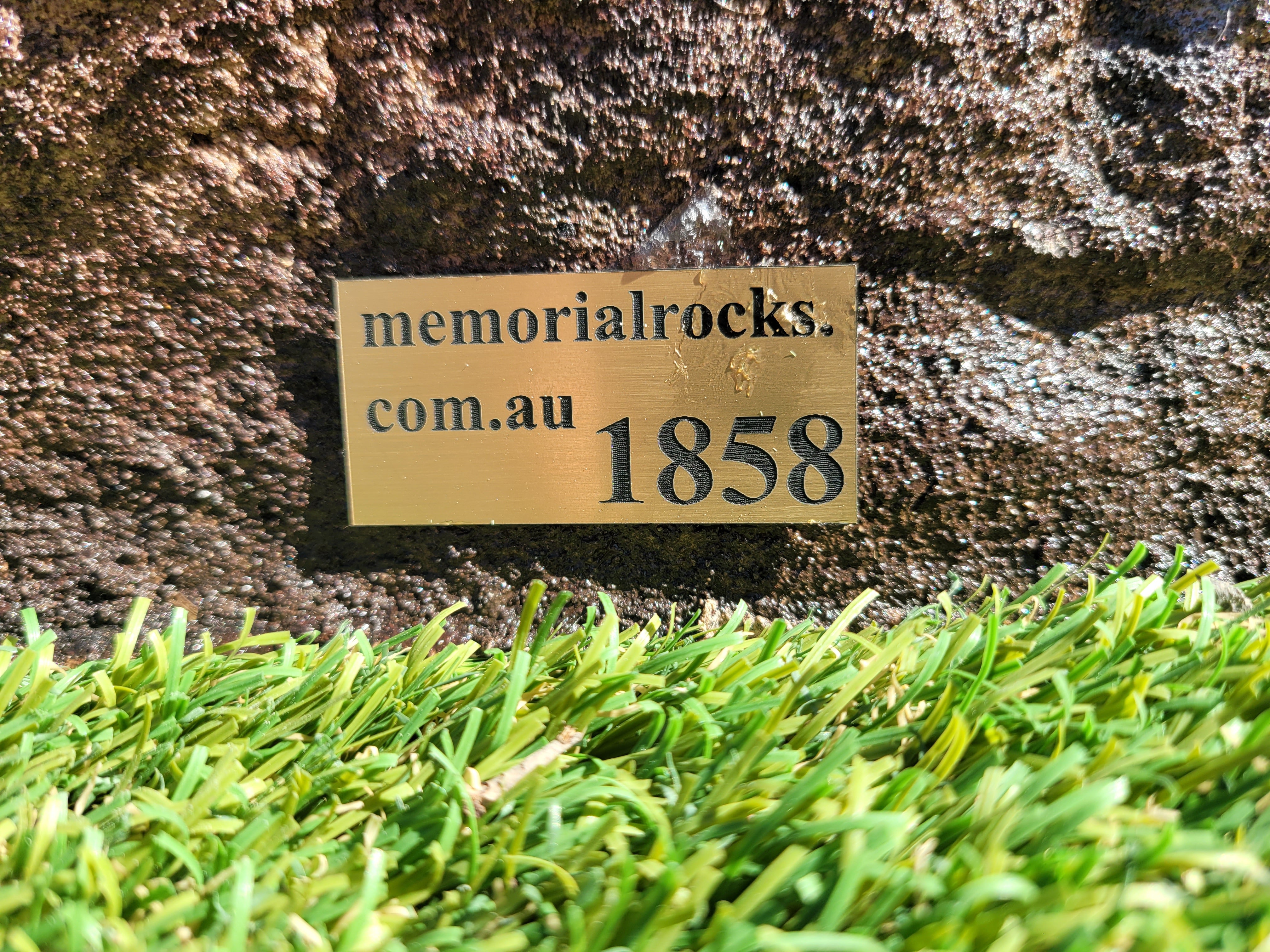 Memorial Rock Urn 1858  Medium Brown