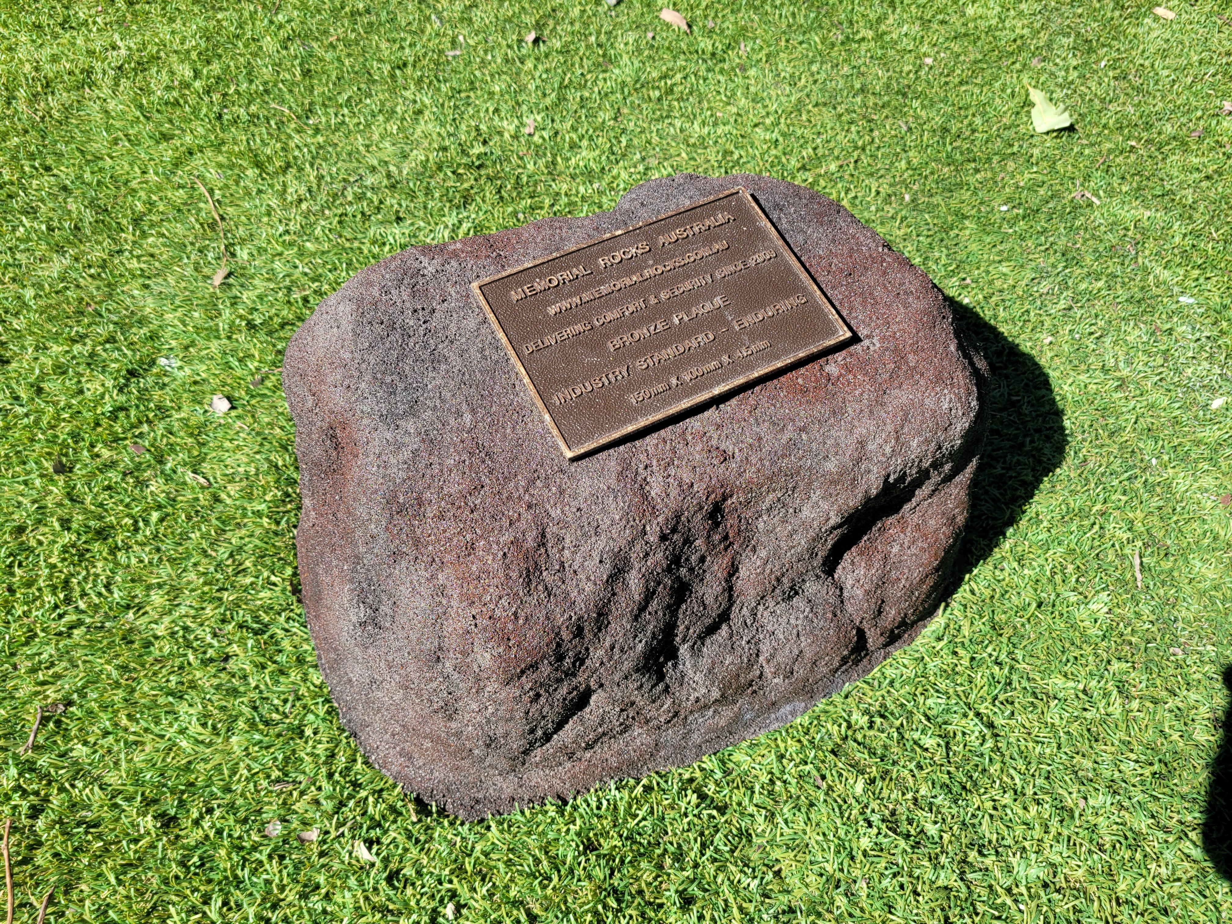 Memorial Rock Urn 1862 Medium Charcoal / Black