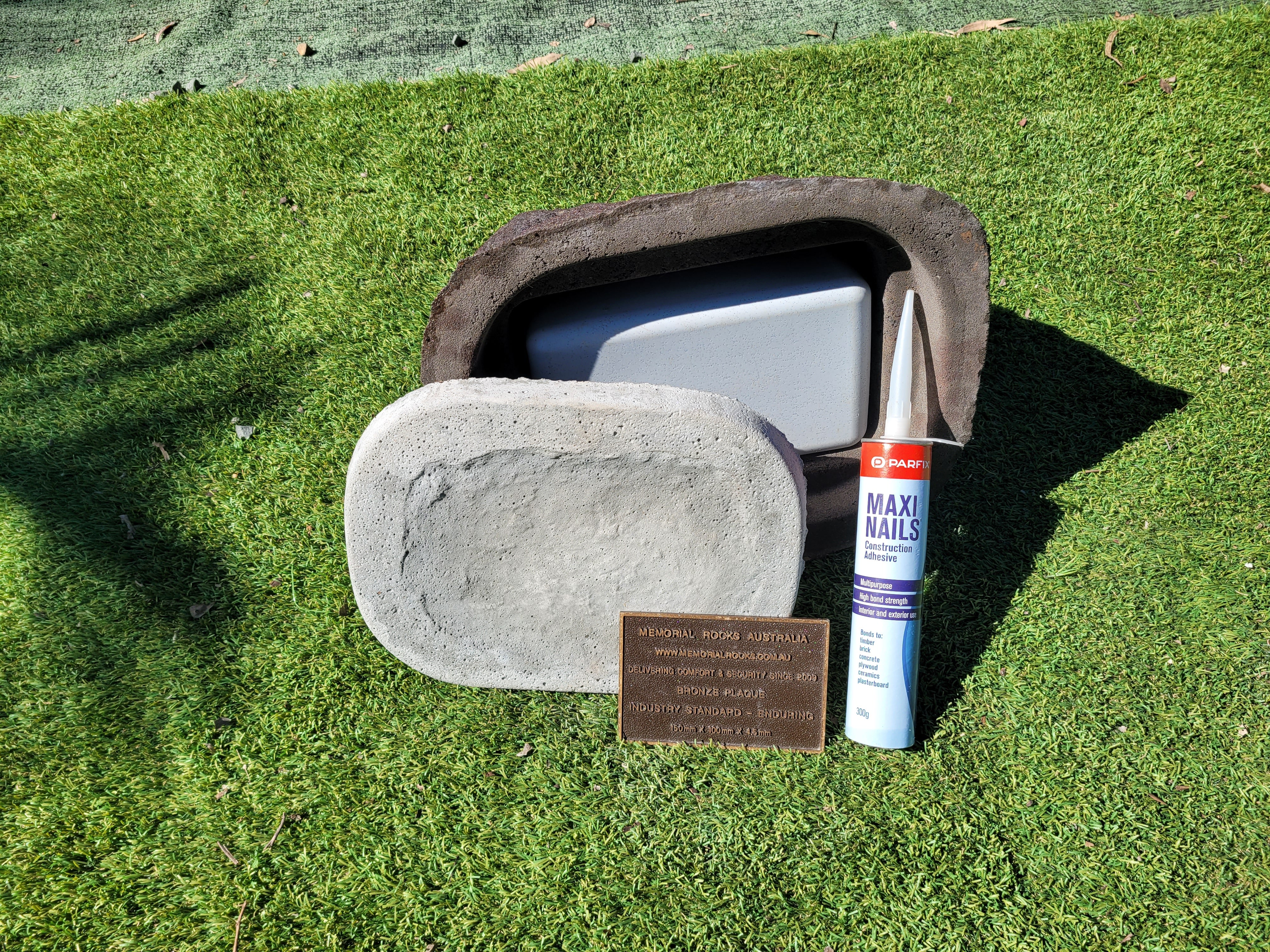 Memorial Rock Urn 1863 Medium White