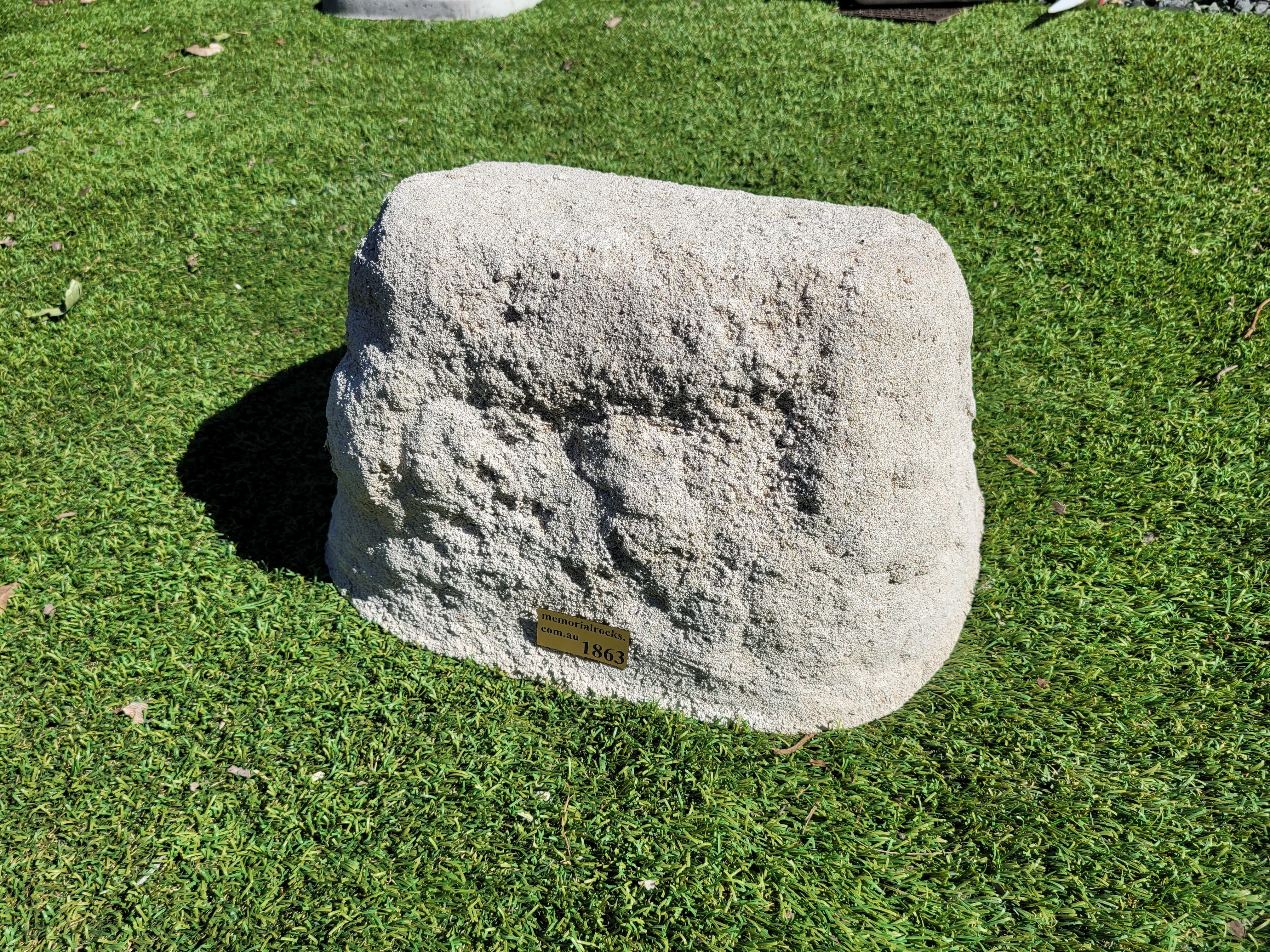 Memorial Rock Urn 1863 Medium White