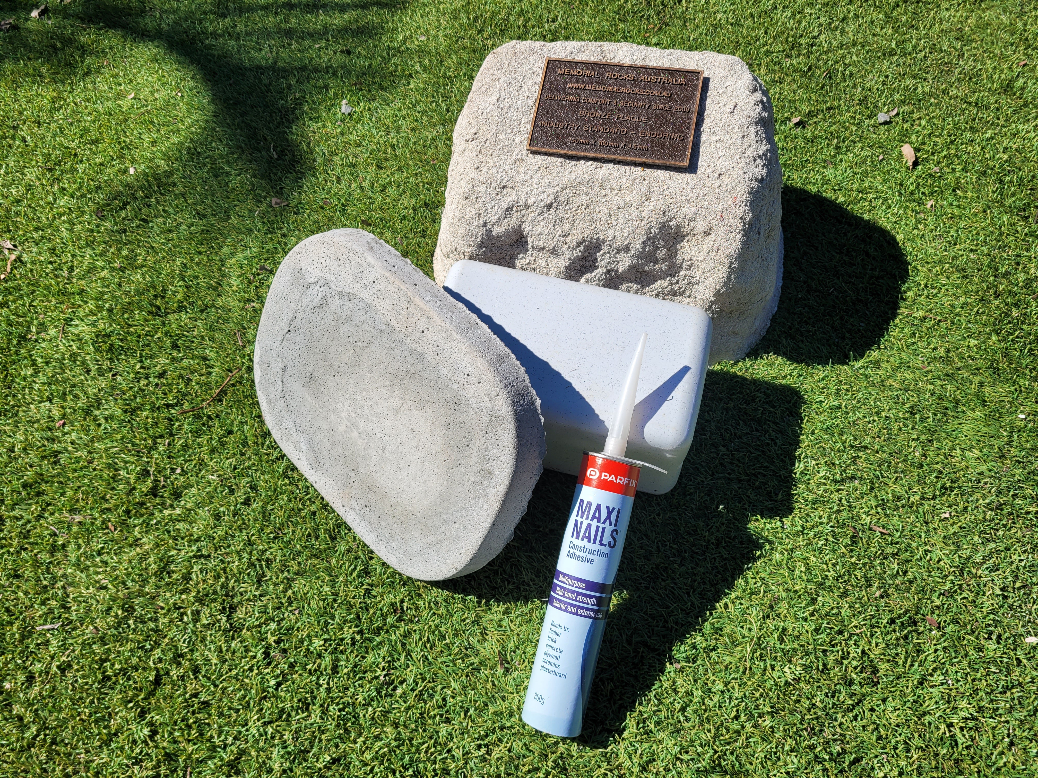 Memorial Rock Urn 1863 Medium White