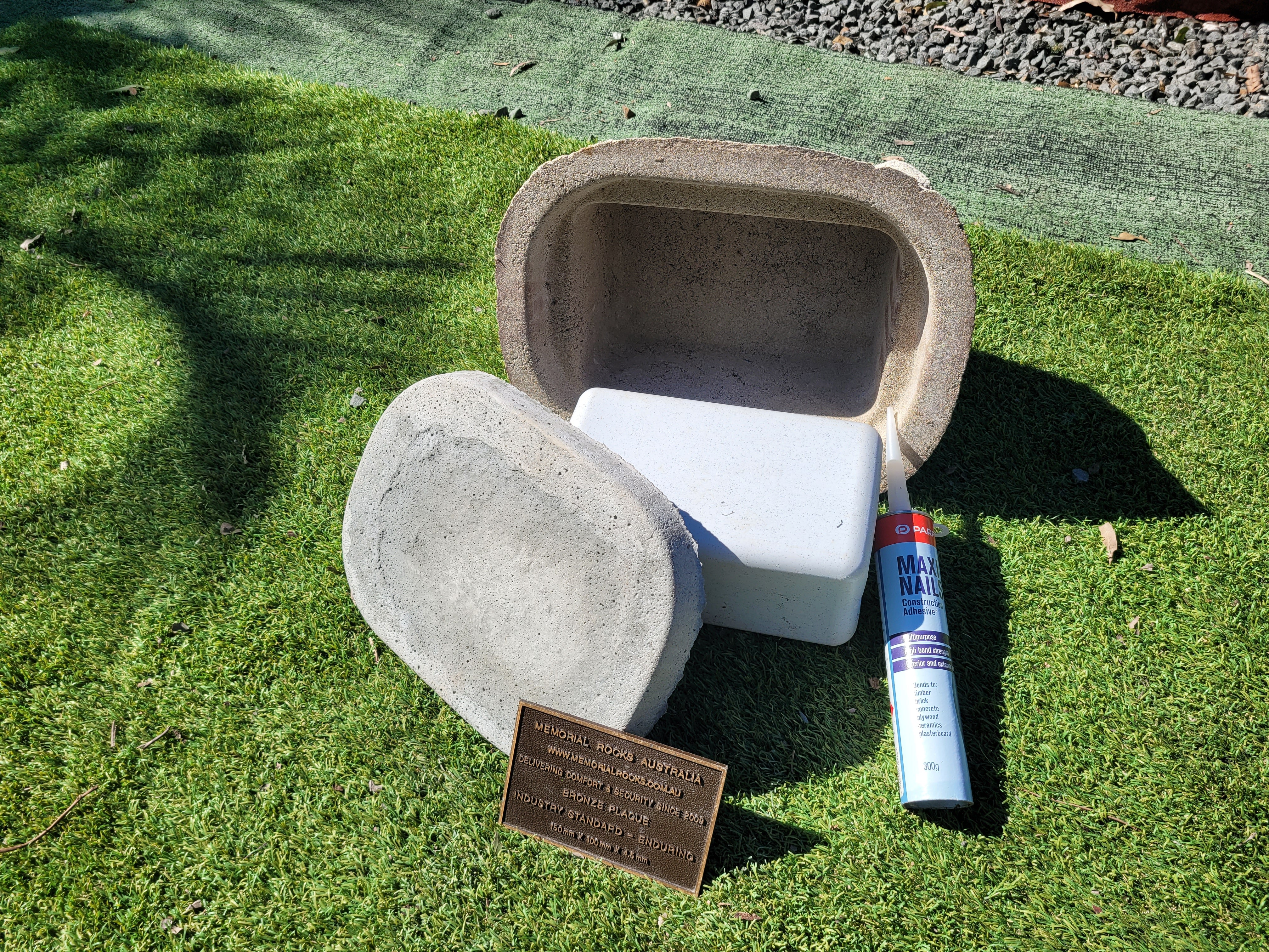 Memorial Rock Urn 1863 Medium White