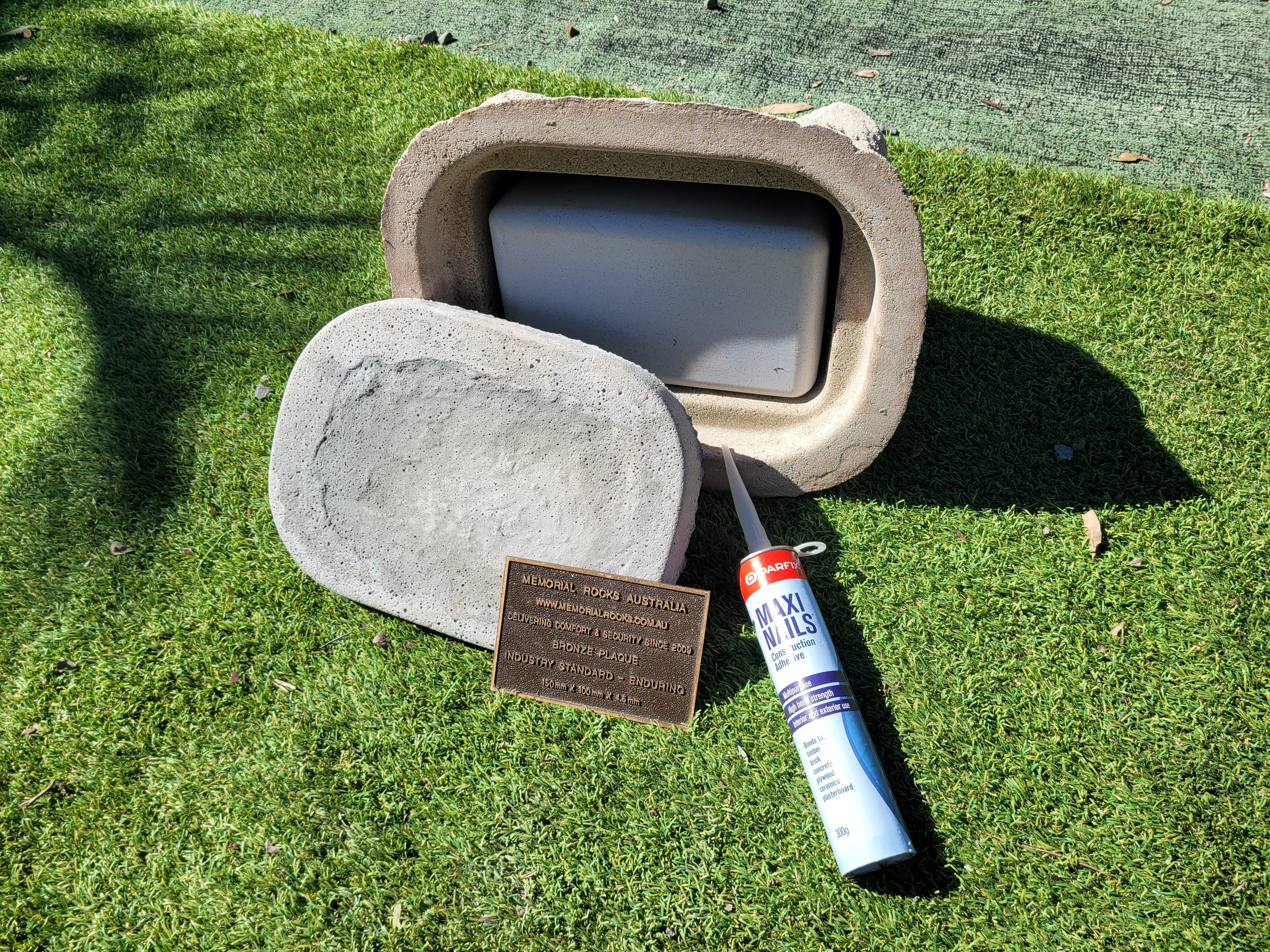 Memorial Rock Urn 1863 Medium White