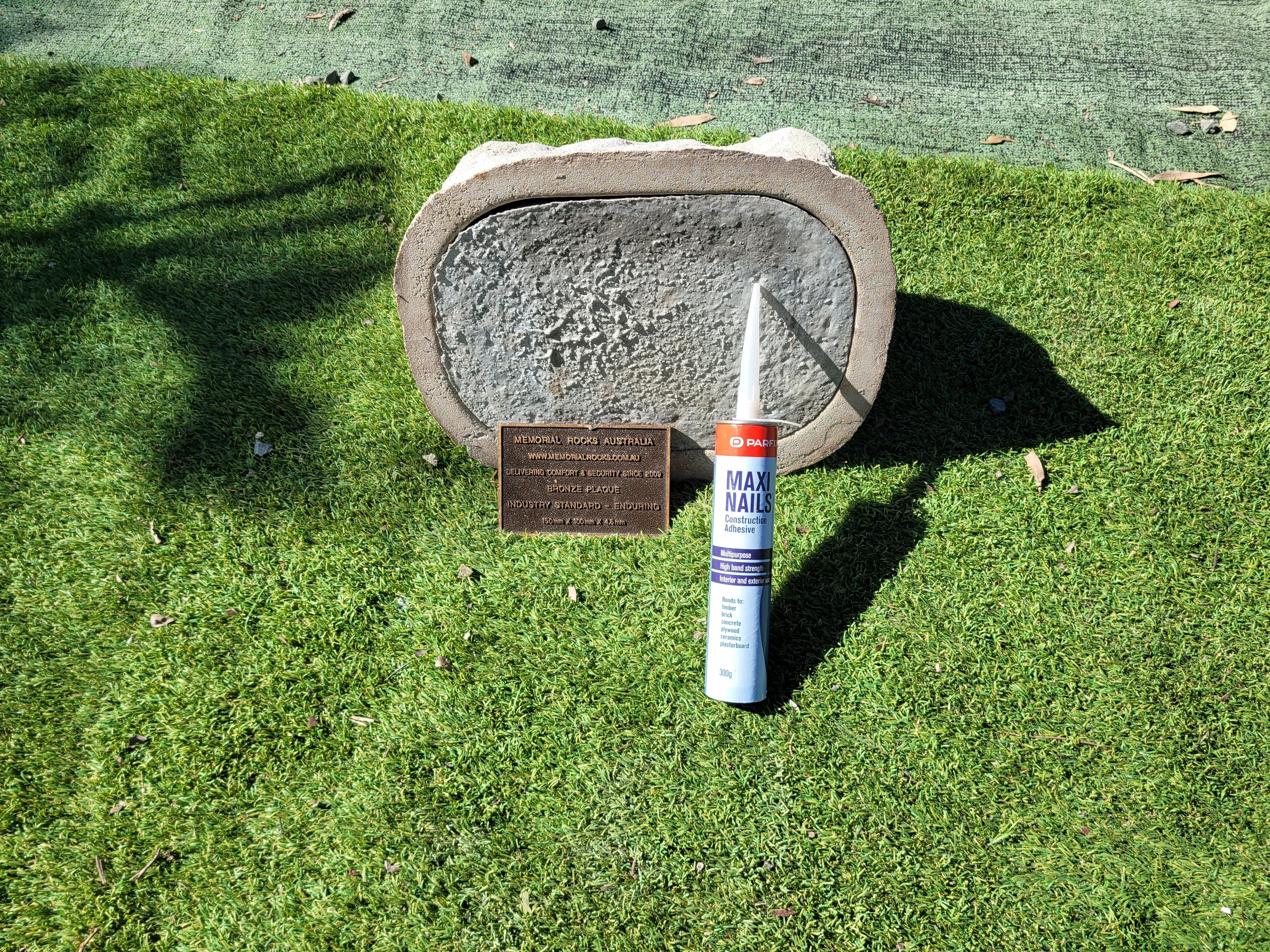 Memorial Rock Urn 1863 Medium White