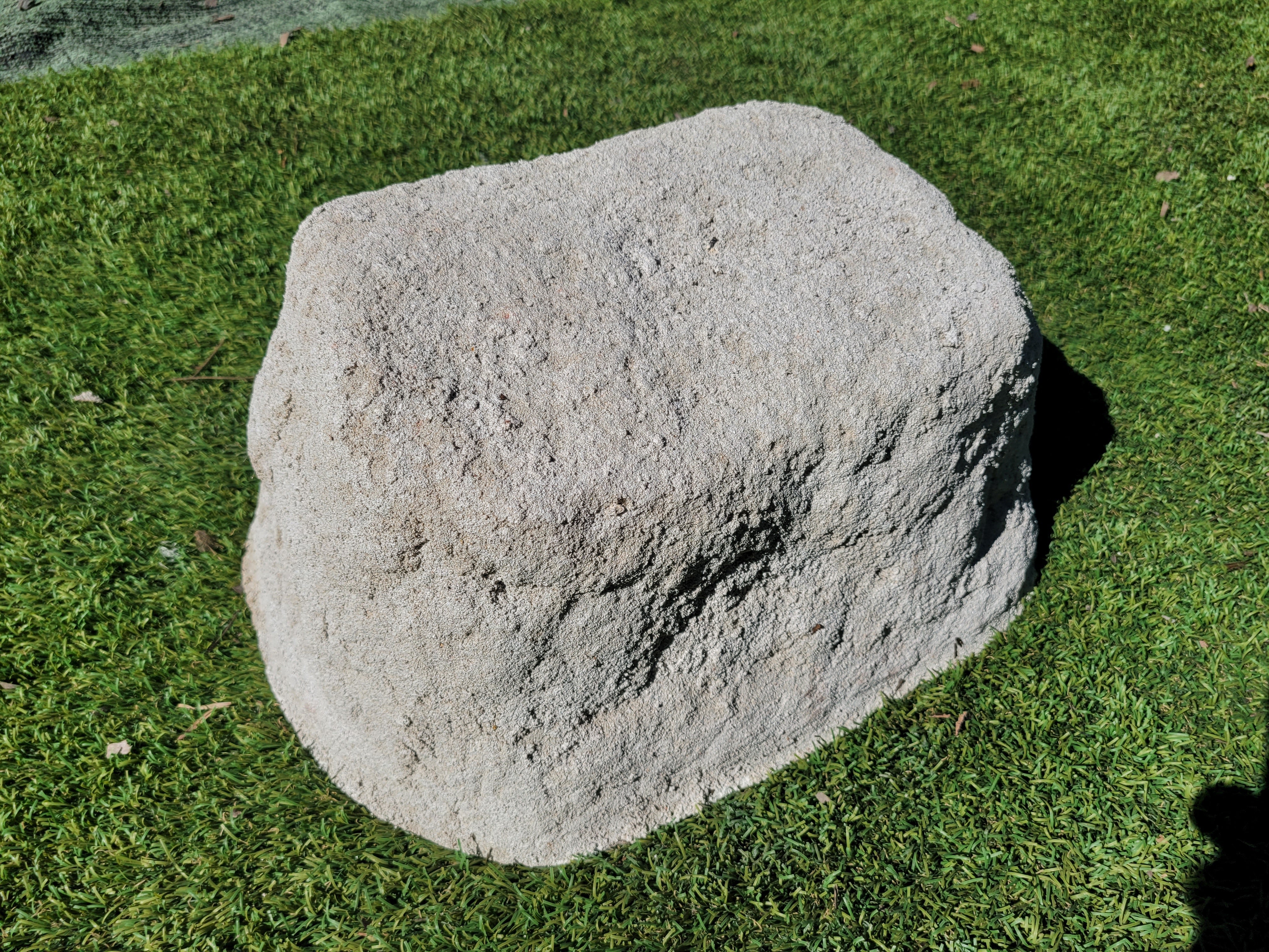 Memorial Rock Urn 1865 Medium White