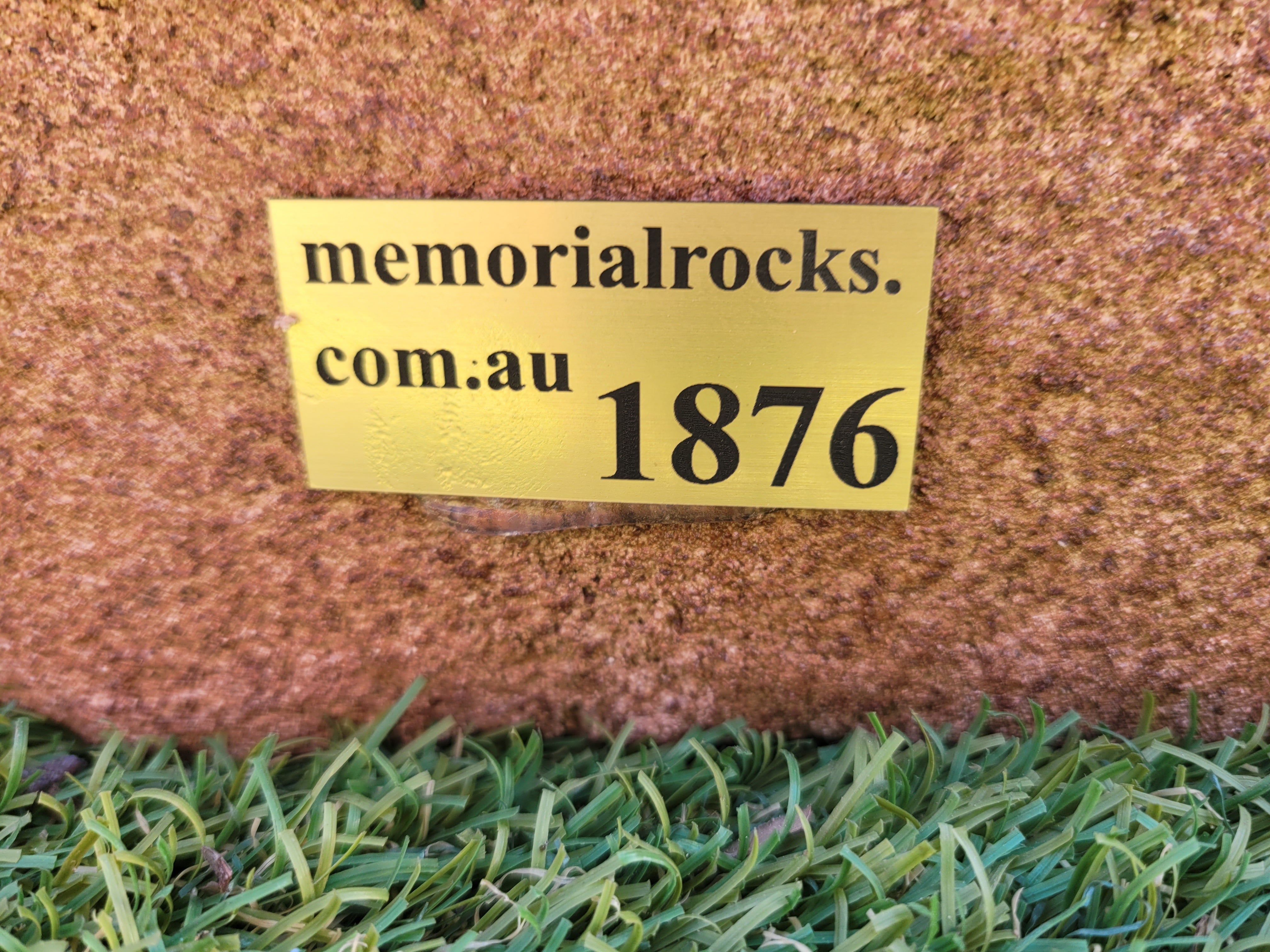 Memorial Rock Urn 1876 Large Double Brown