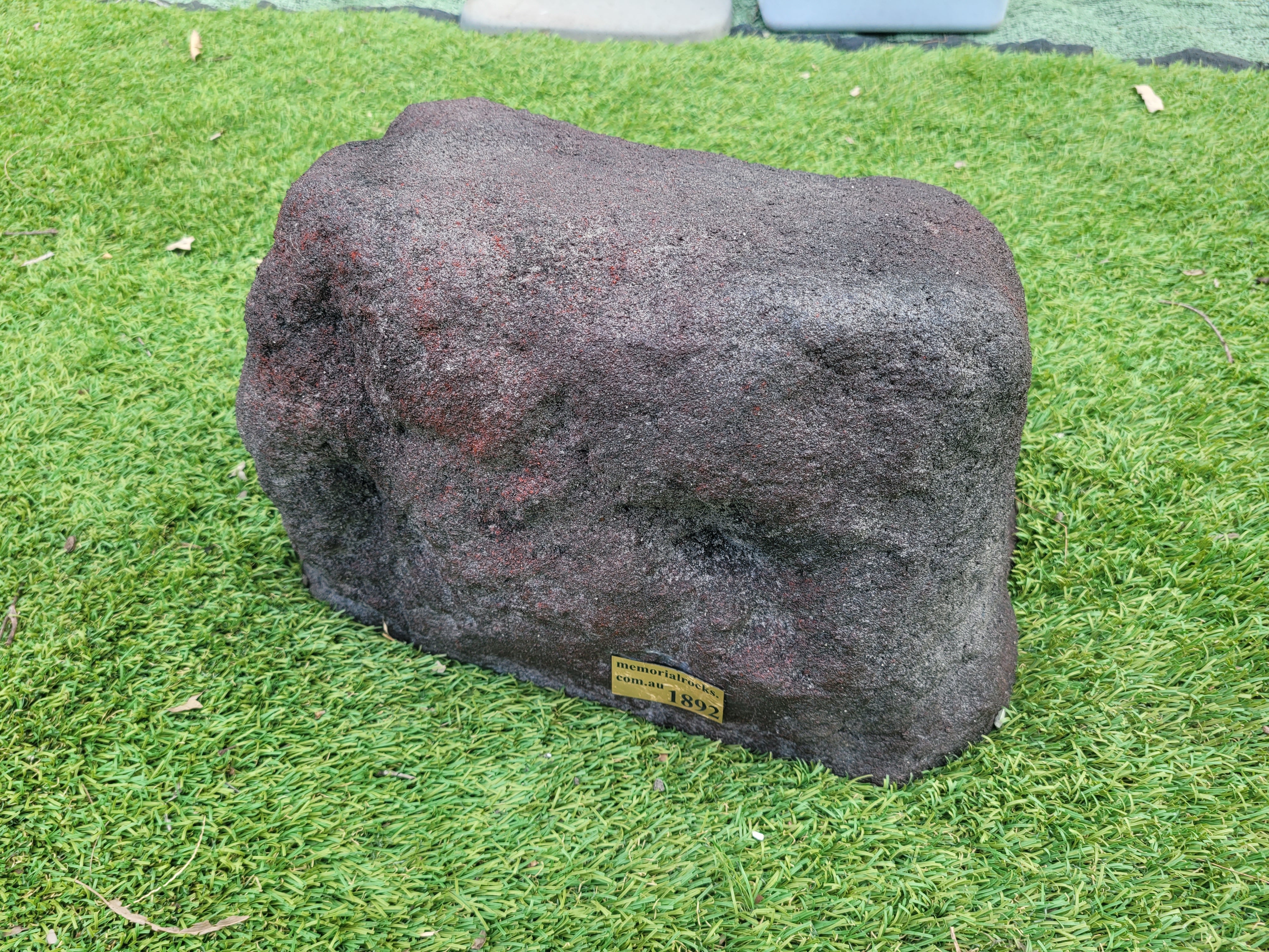 Memorial Rock Urn 1892 Regular Black