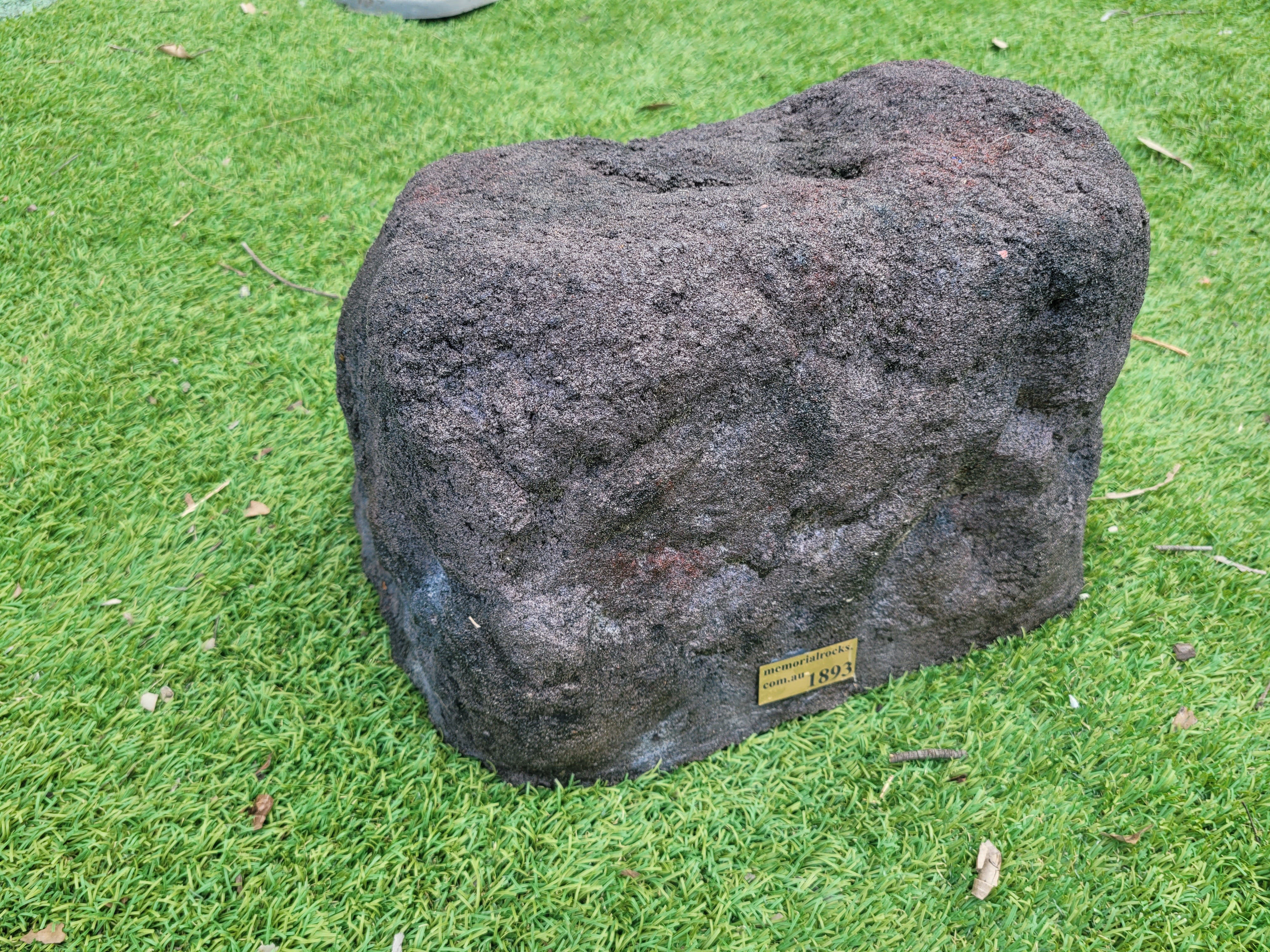 Memorial Rock Urn 1893 Regular Black