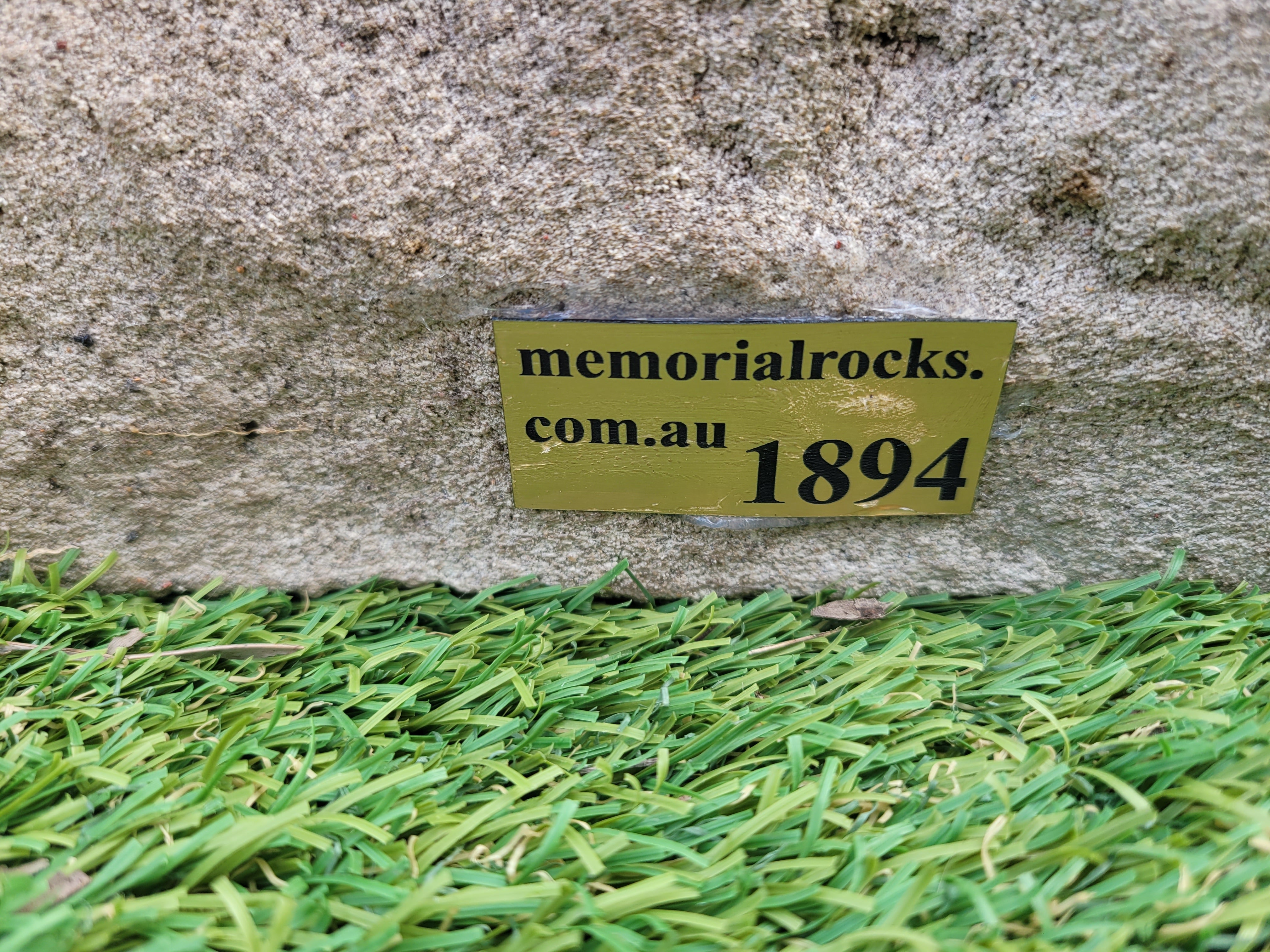 Memorial Rock Urn 1894 Regular Natural Riversand