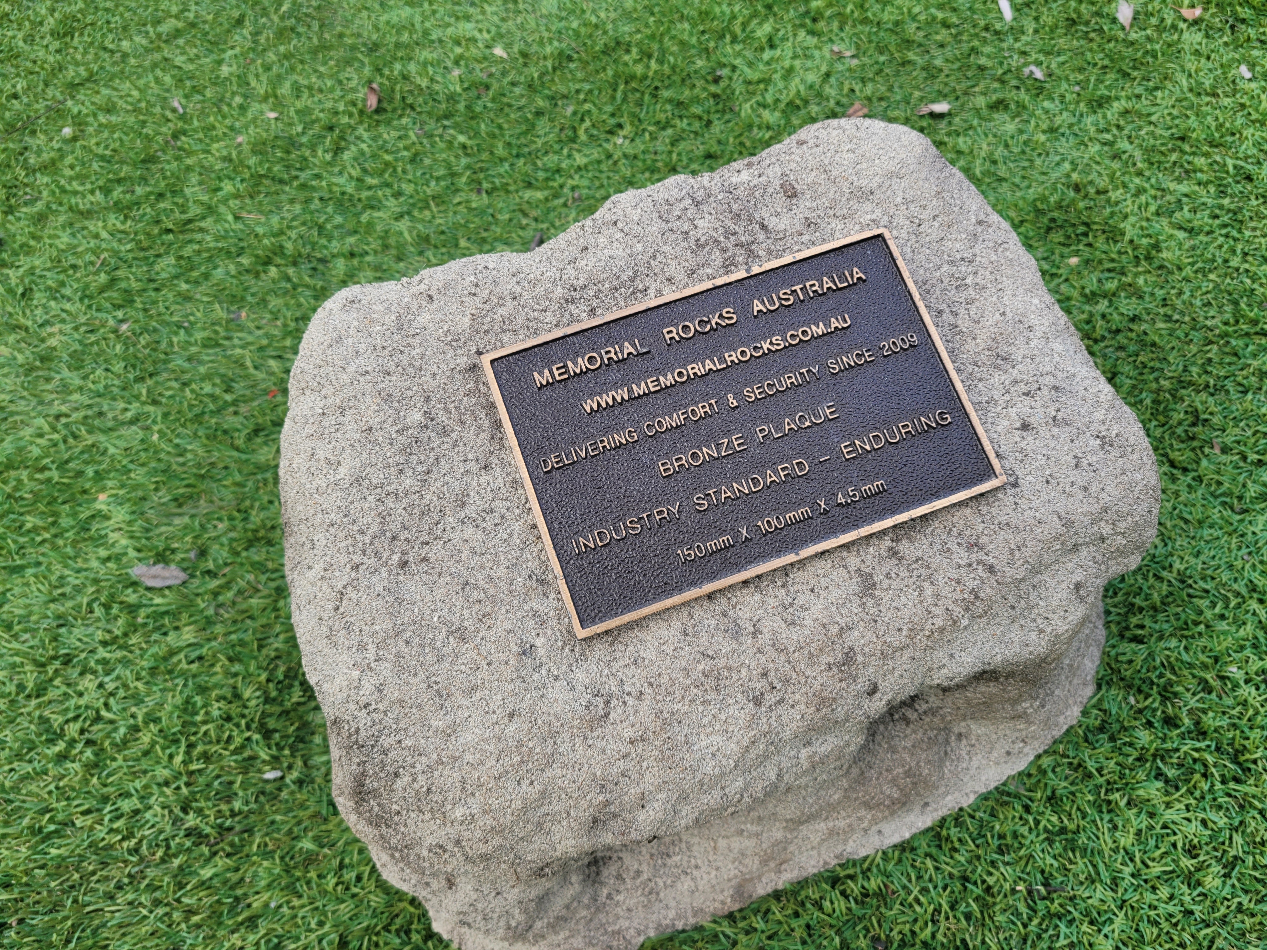 Memorial Rock Urn 1894 Regular Natural Riversand