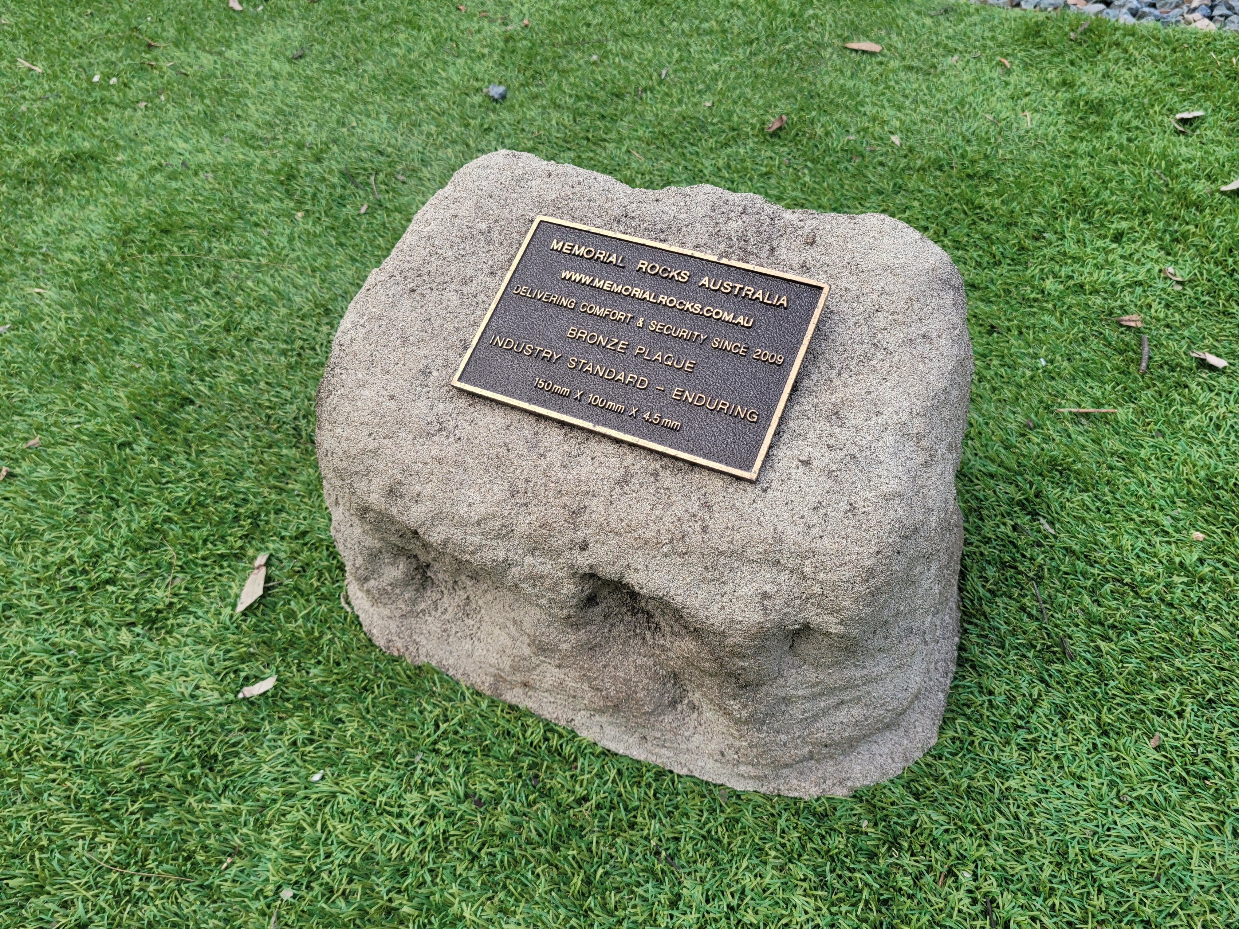 Memorial Rock Urn 1894 Regular Natural Riversand