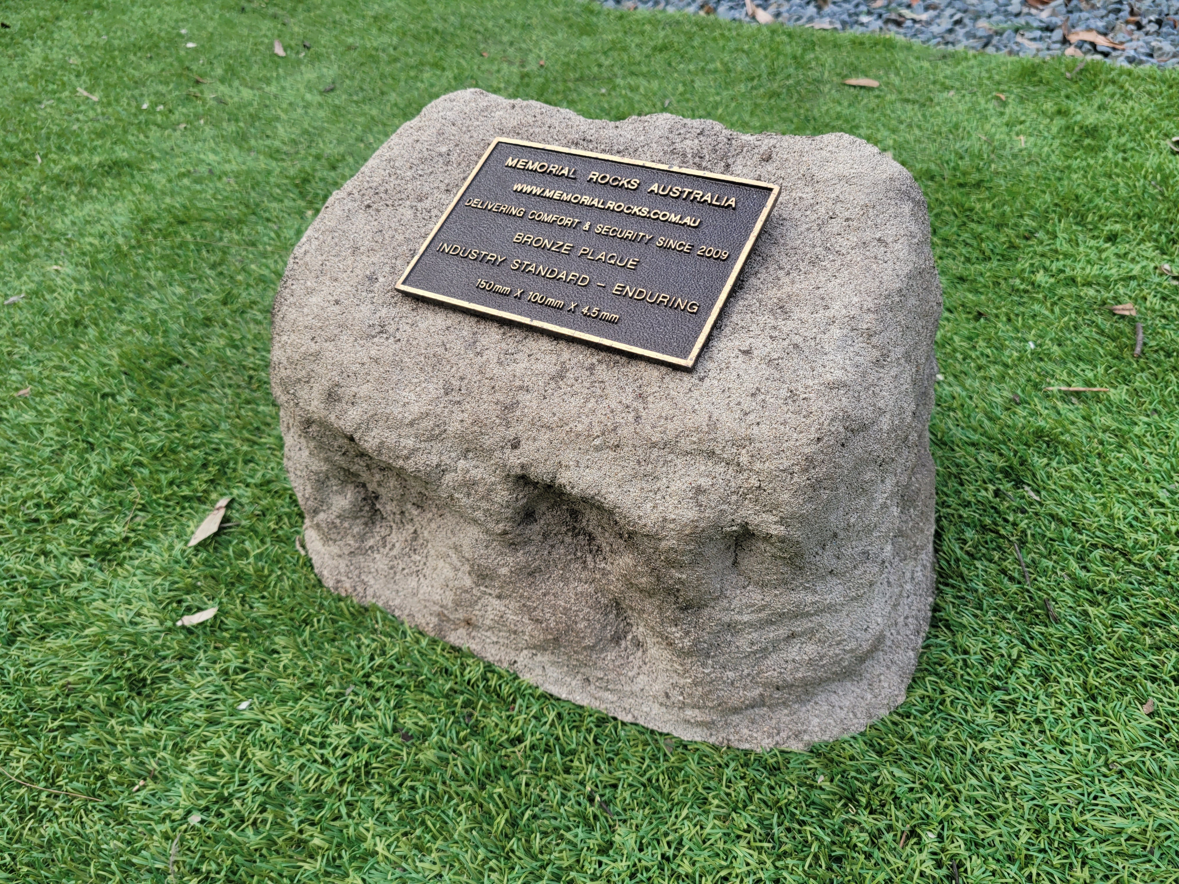 Memorial Rock Urn 1894 Regular Natural Riversand