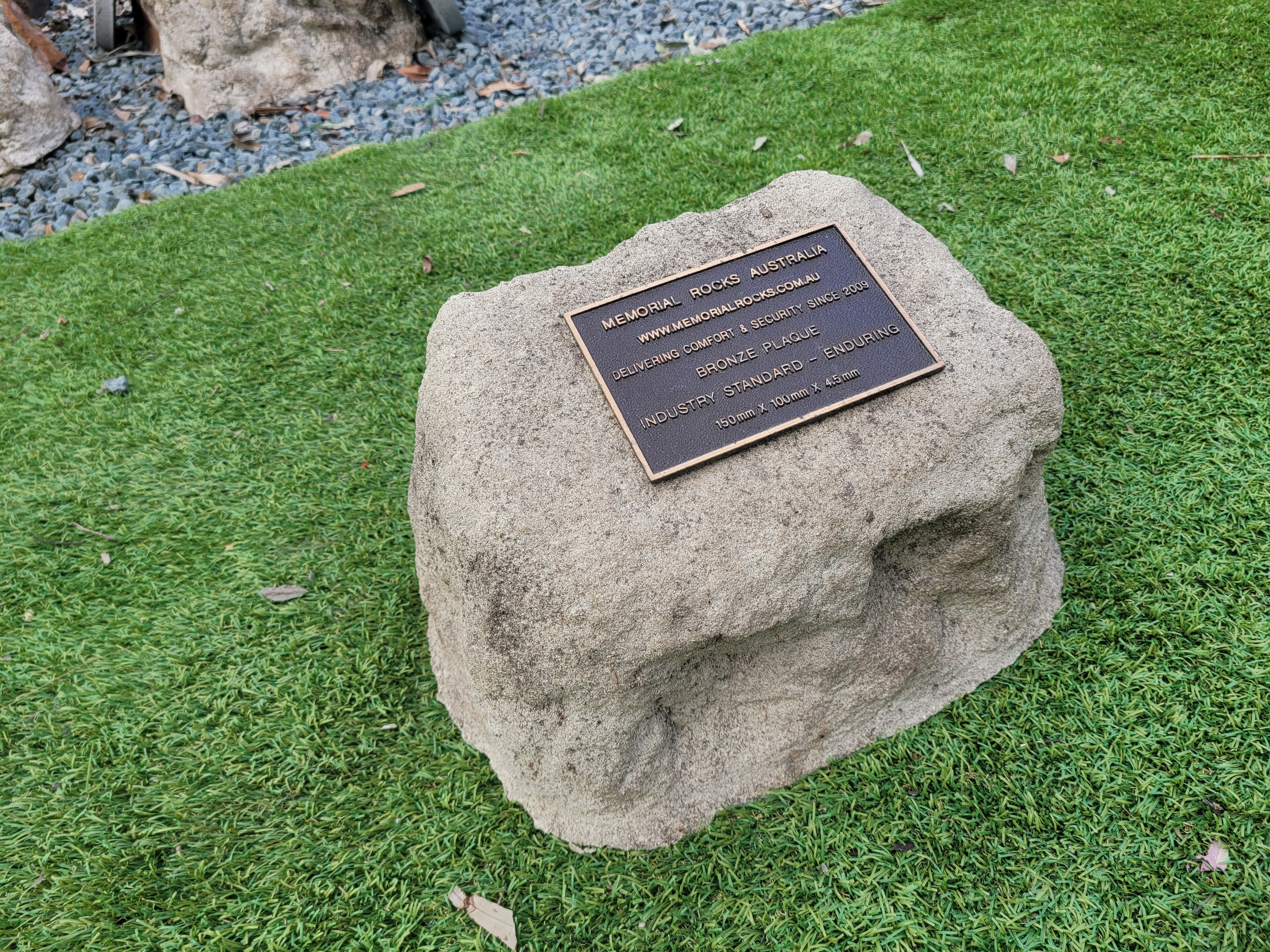 Memorial Rock Urn 1894 Regular Natural Riversand