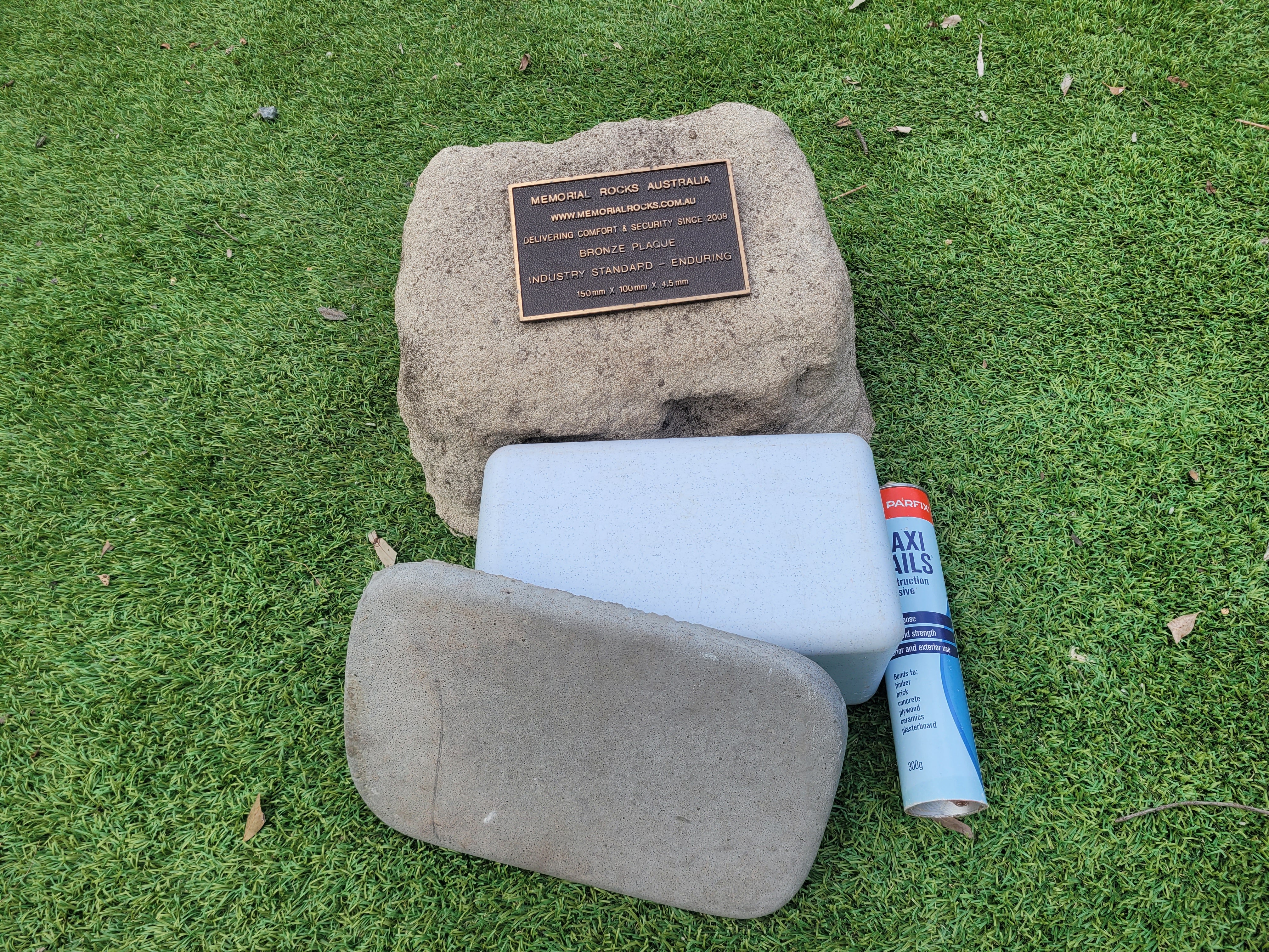 Memorial Rock Urn 1894 Regular Natural Riversand