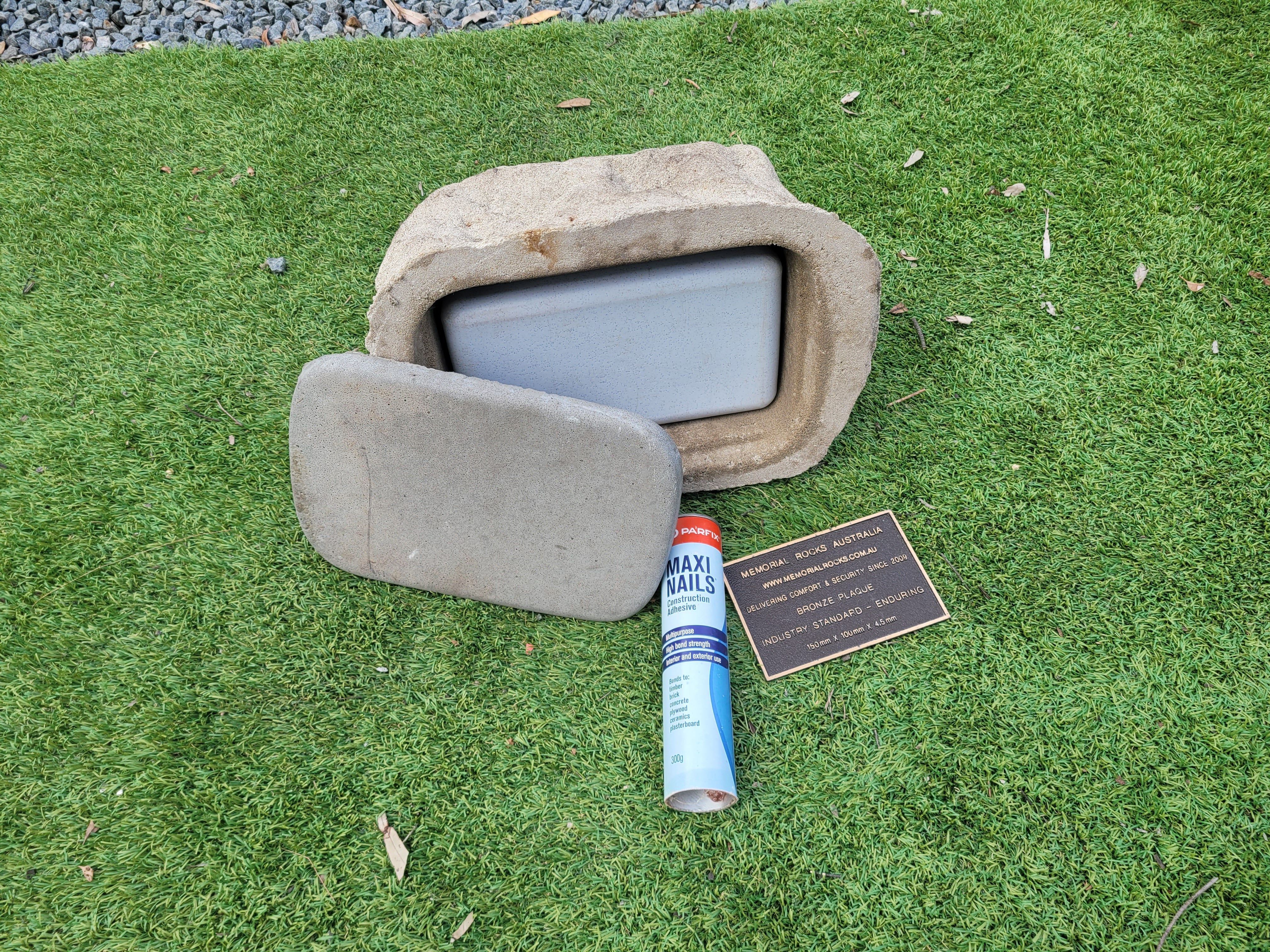 Memorial Rock Urn 1894 Regular Natural Riversand