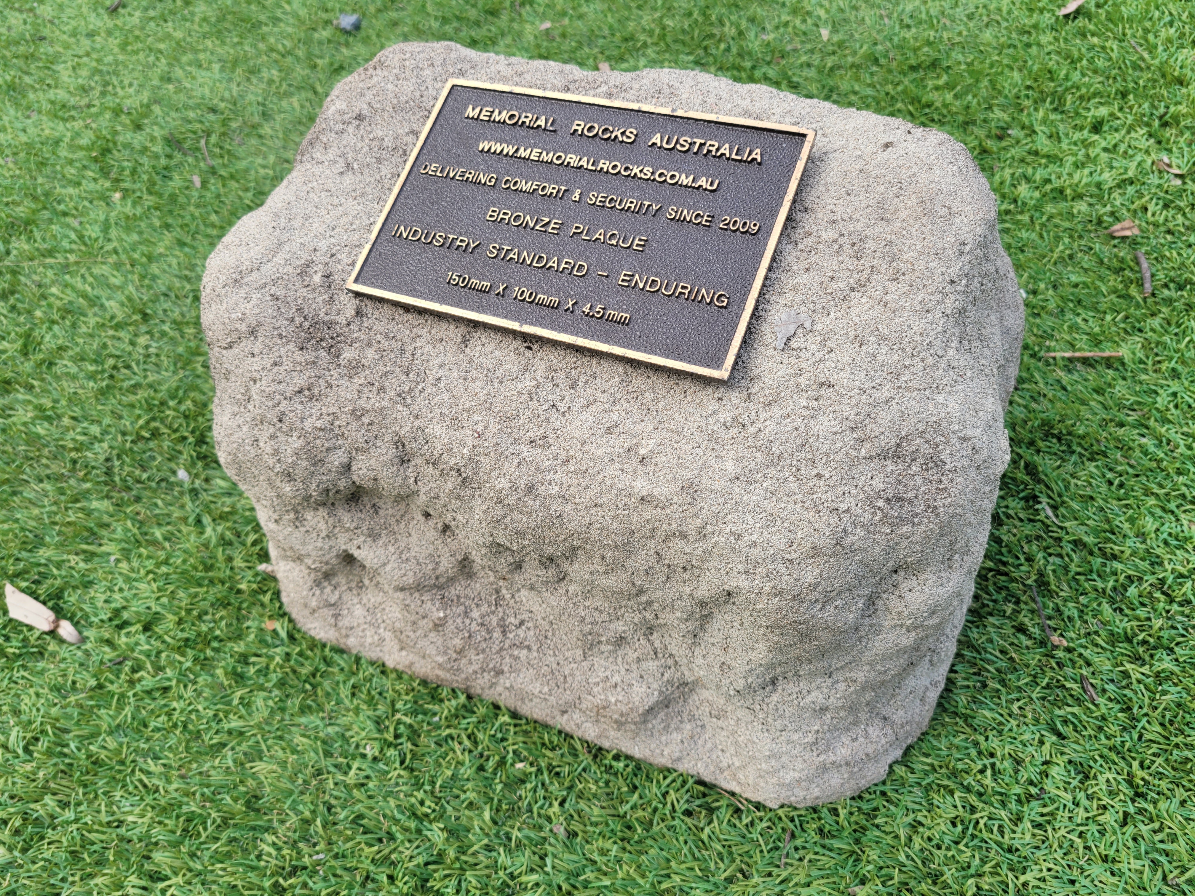 Memorial Rock Urn 1895 Regular Natural Riversand