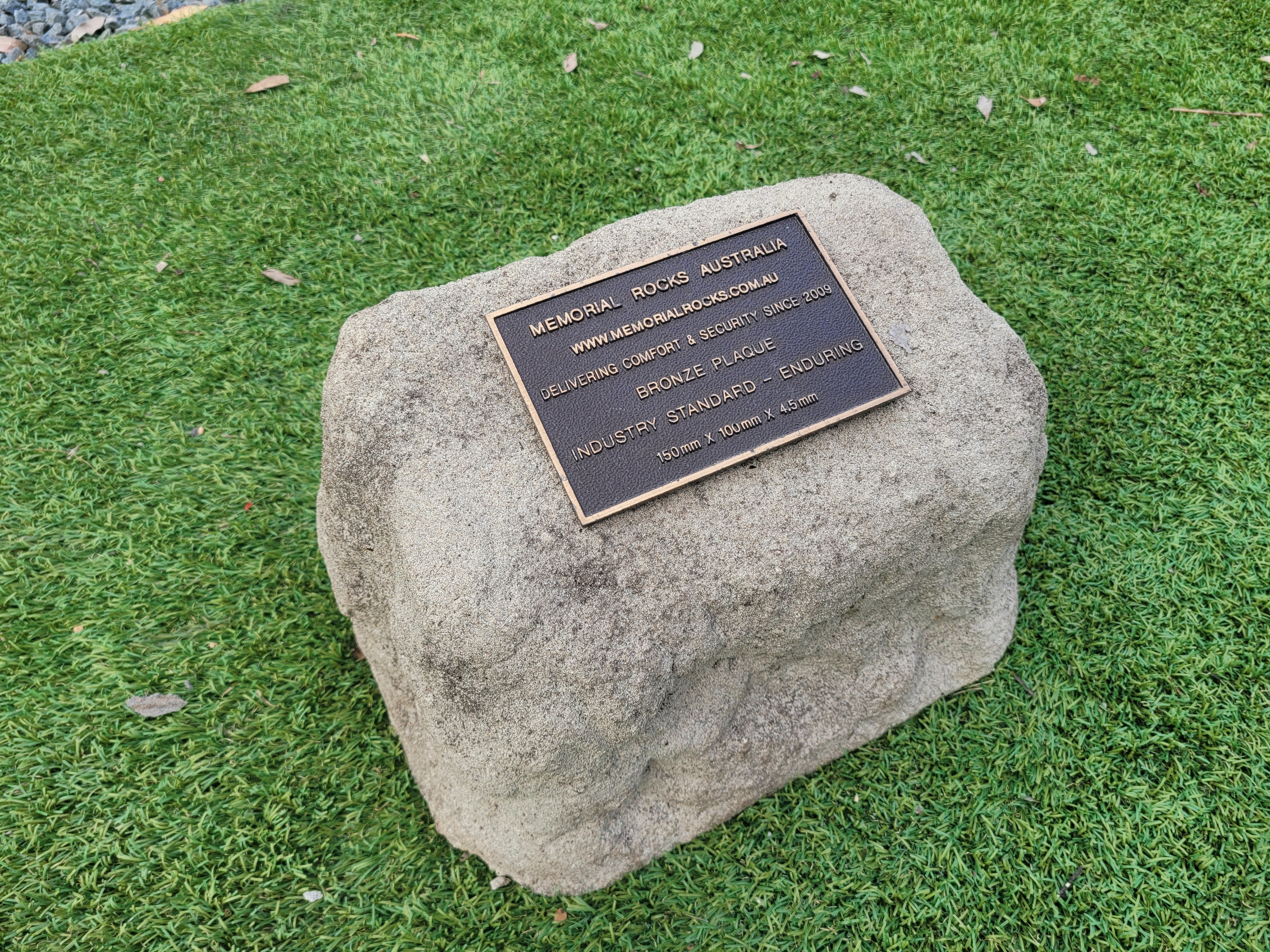 Memorial Rock Urn 1895 Regular Natural Riversand