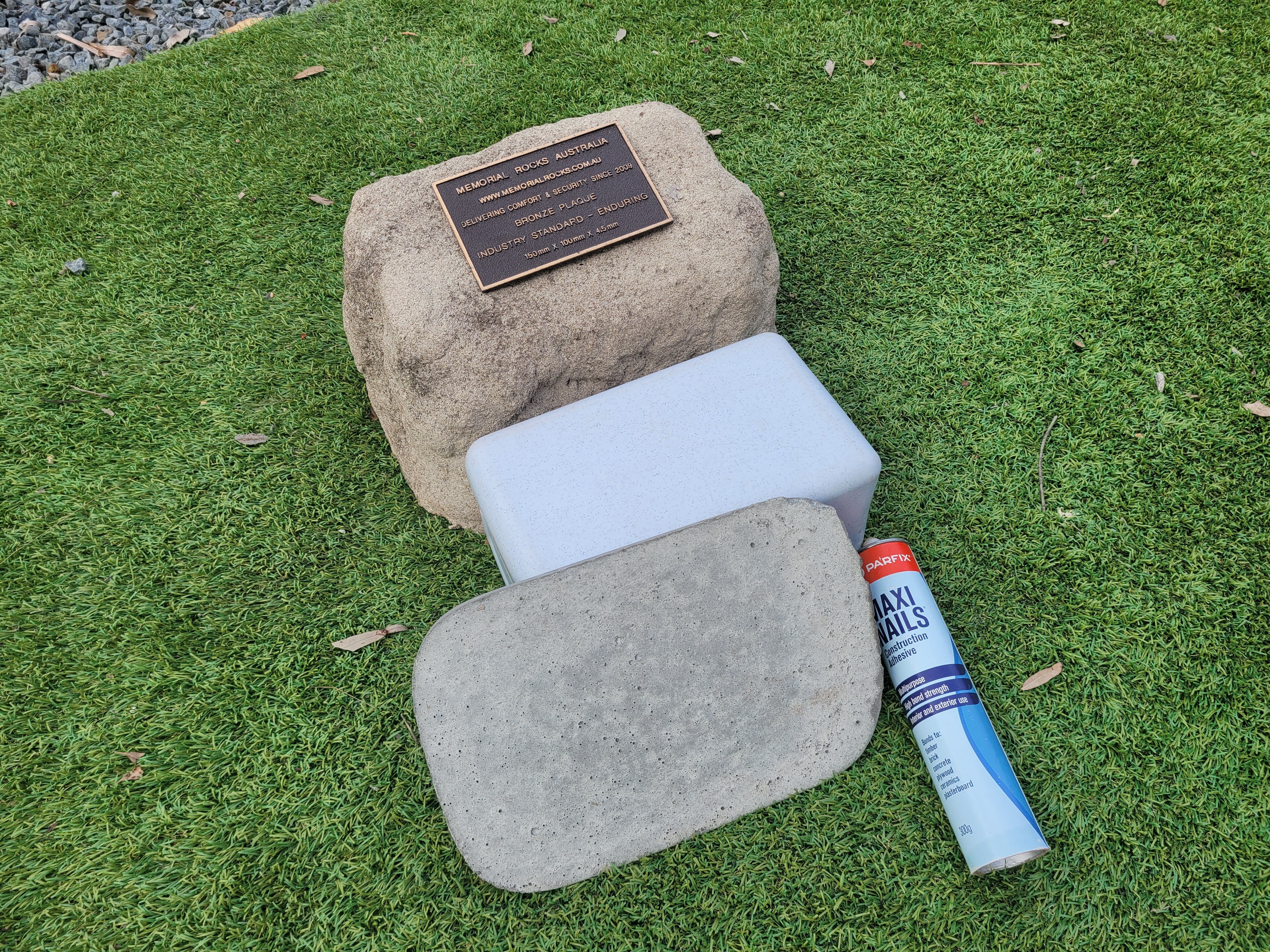 Memorial Rock Urn 1895 Regular Natural Riversand