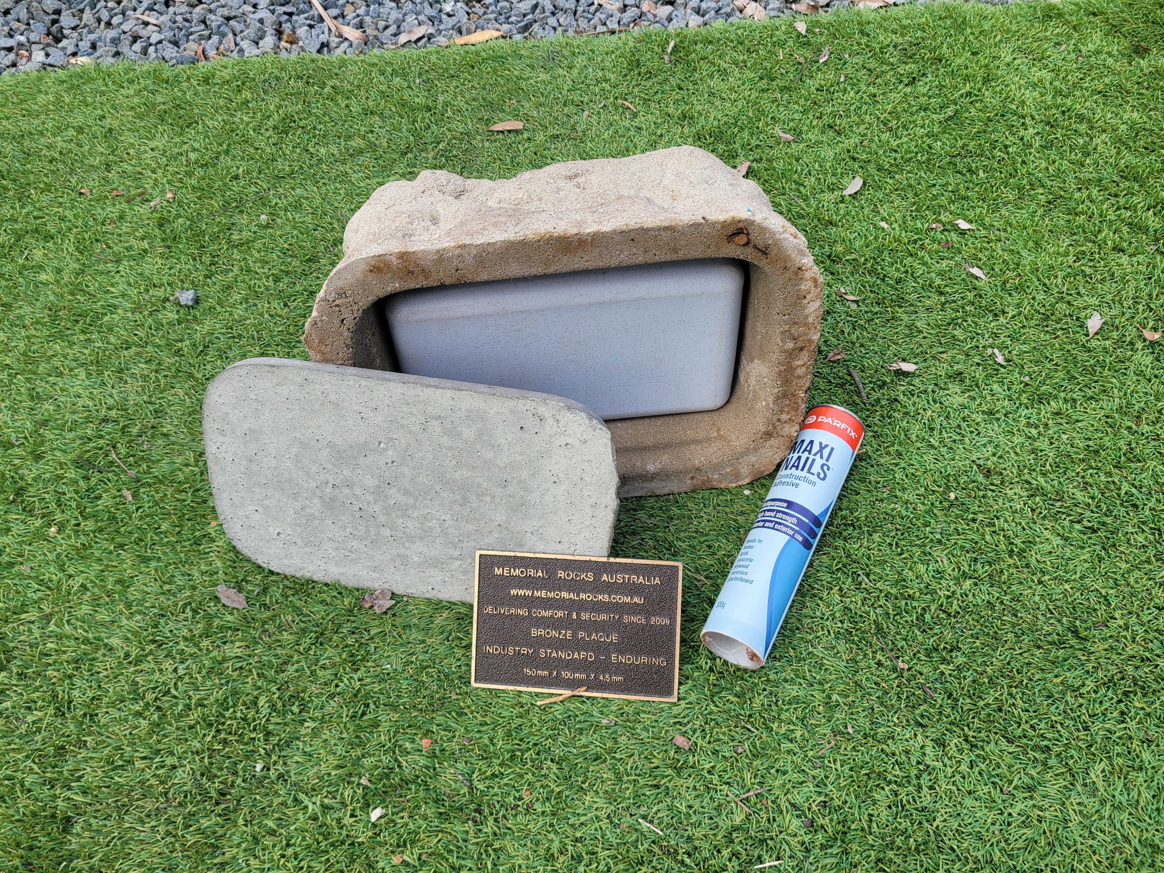 Memorial Rock Urn 1895 Regular Natural Riversand