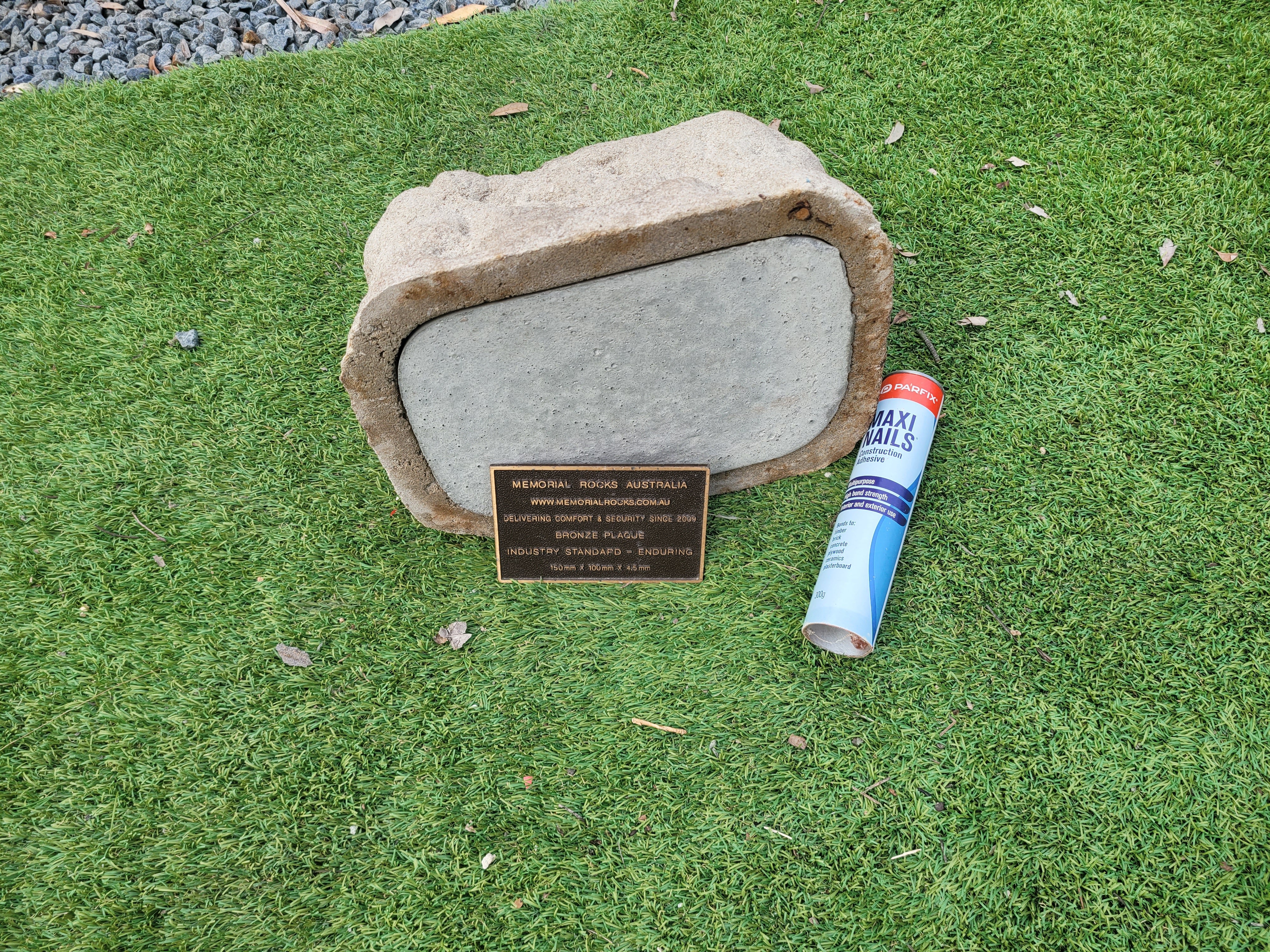 Memorial Rock Urn 1895 Regular Natural Riversand