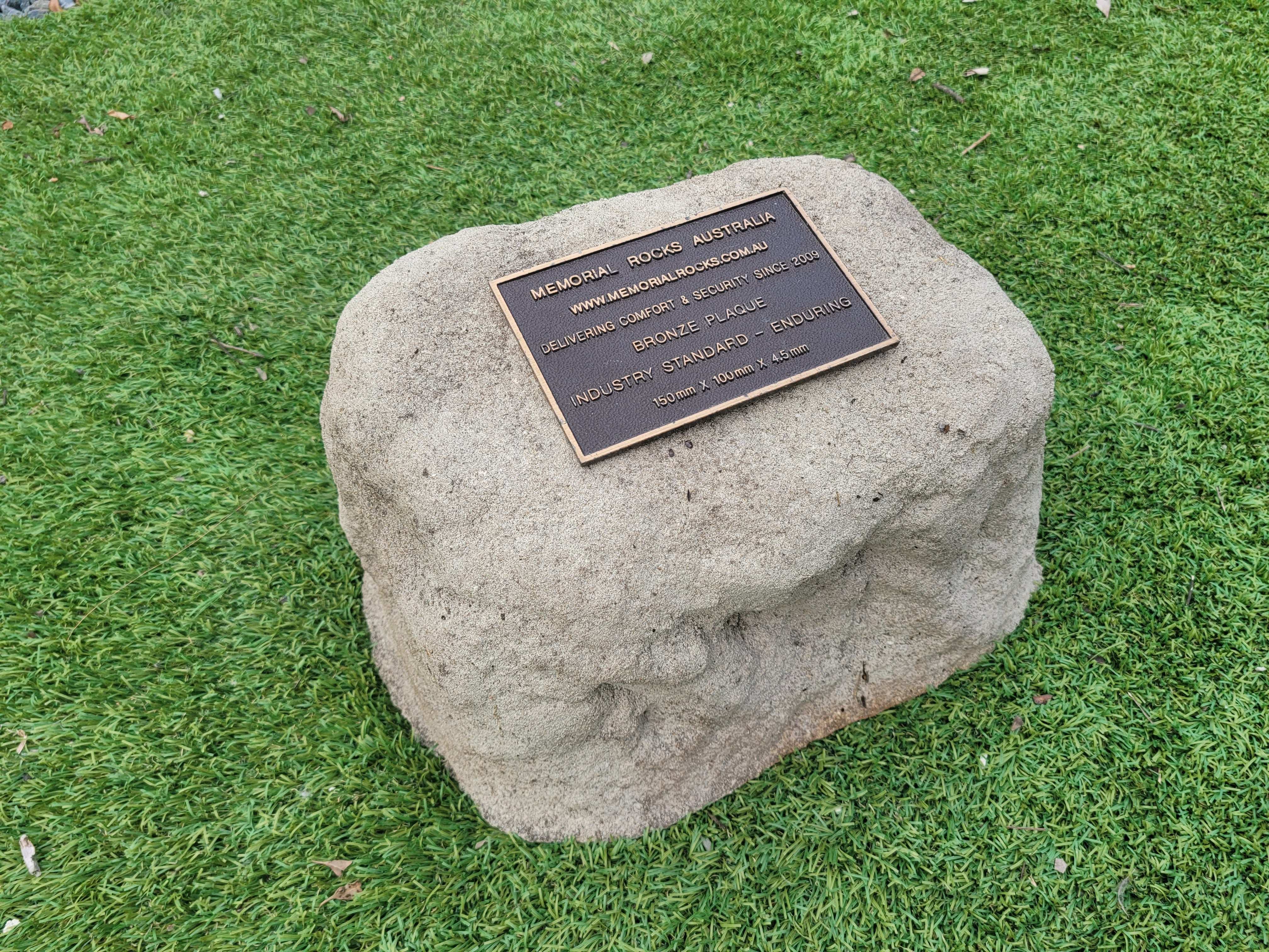 Memorial Rock Urn 1896 Regular Natural Riversand