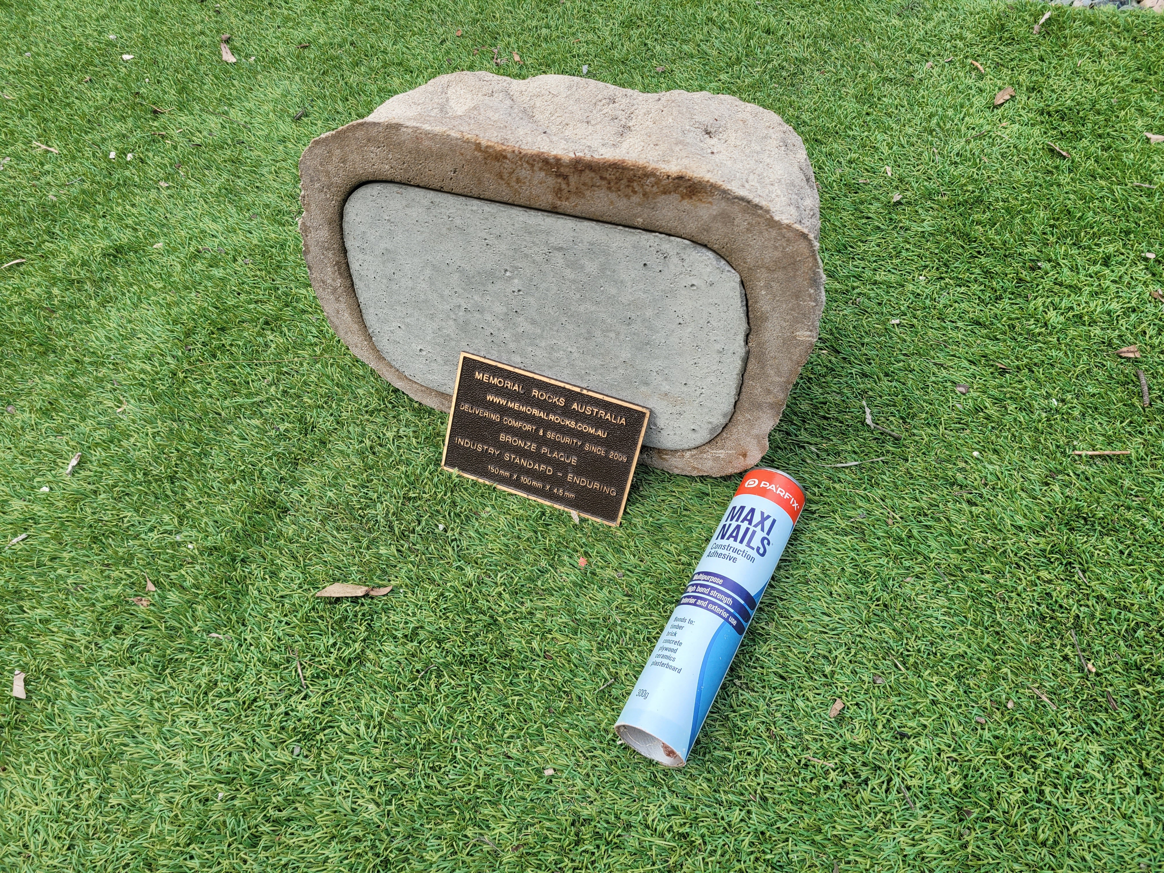 Memorial Rock Urn 1896 Regular Natural Riversand