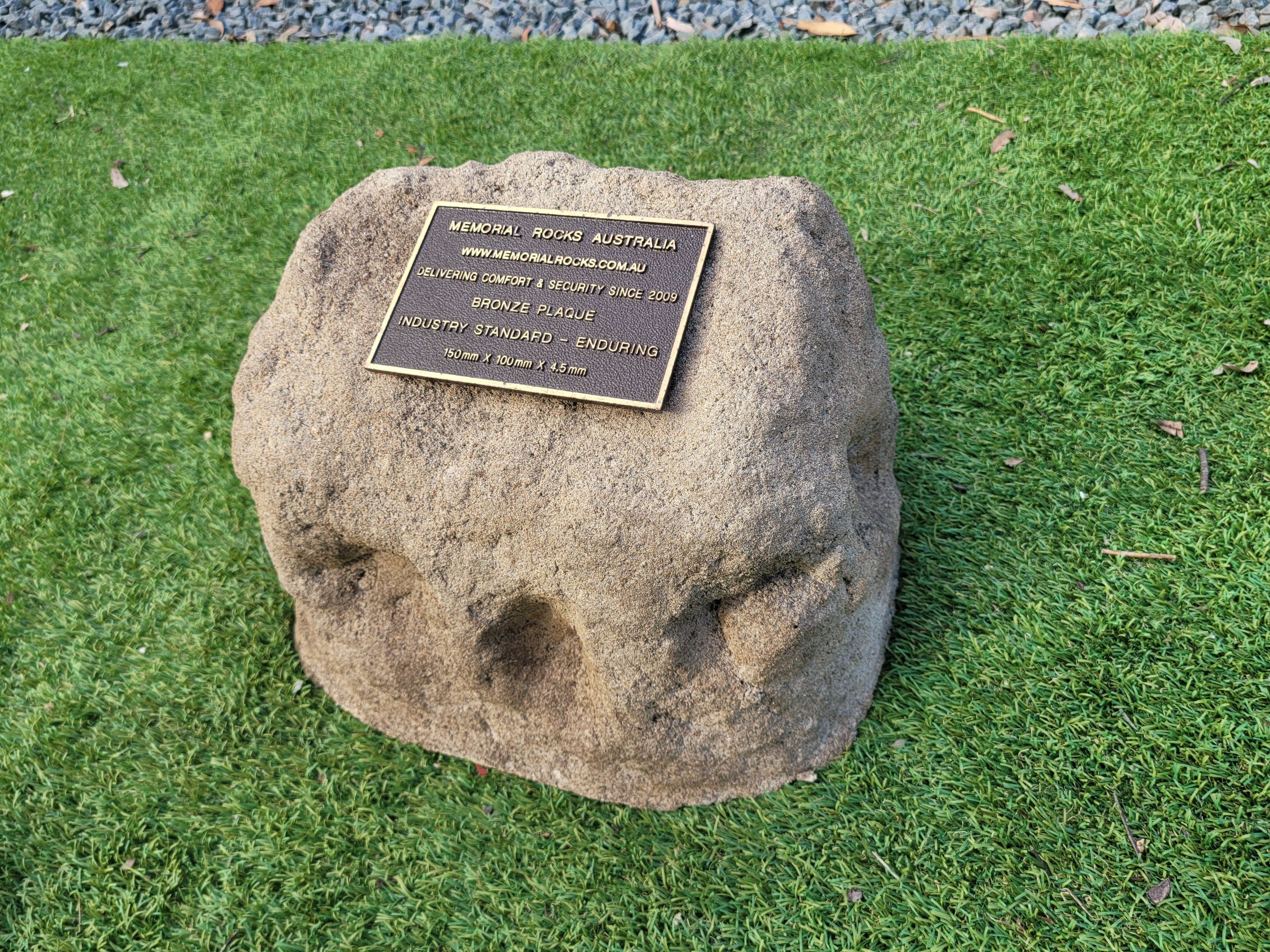 Memorial Rock Urn 1899 Medium Natural Riversand