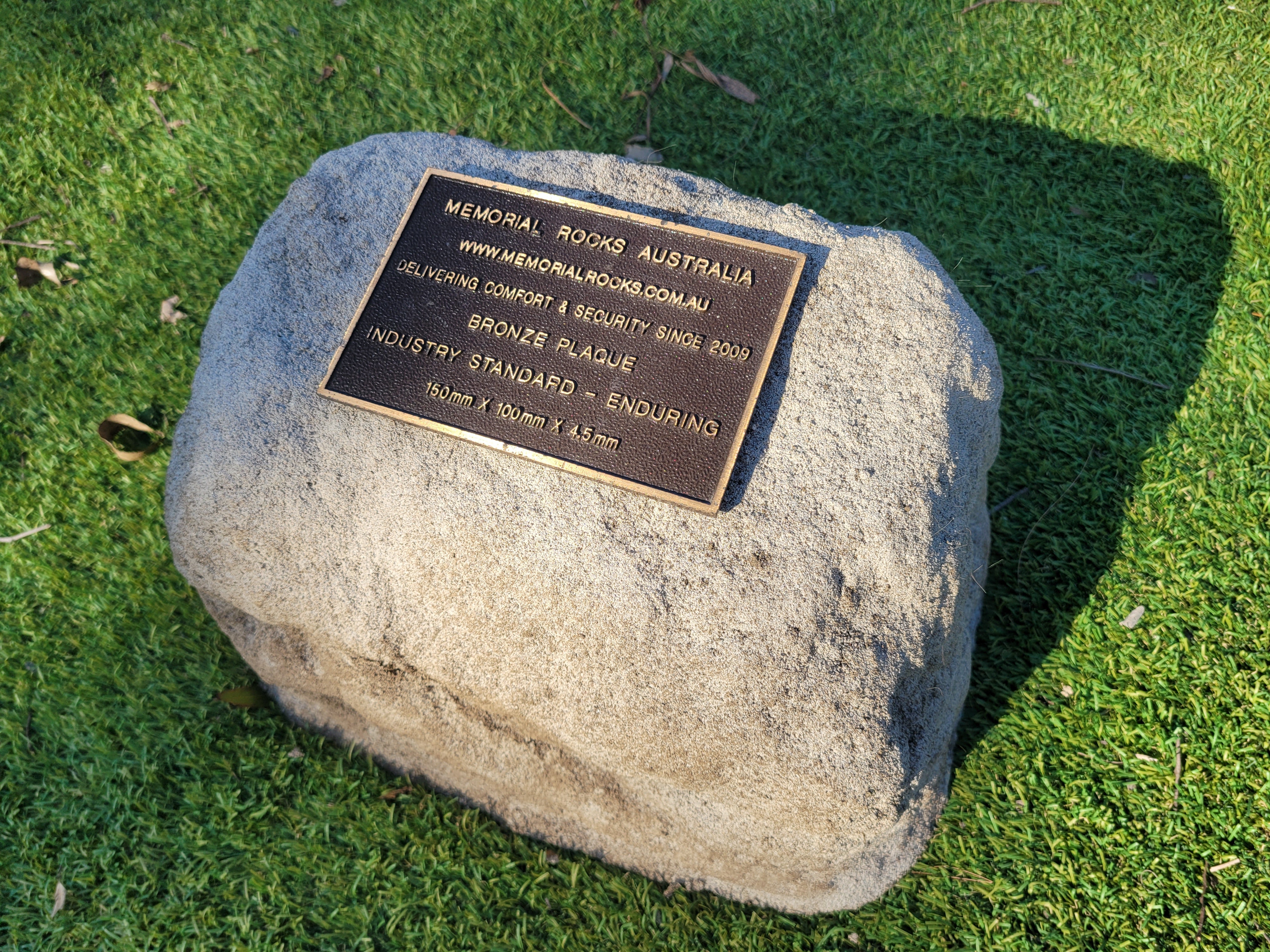 Memorial Rock Urn 1906 Regular Natural Riversand