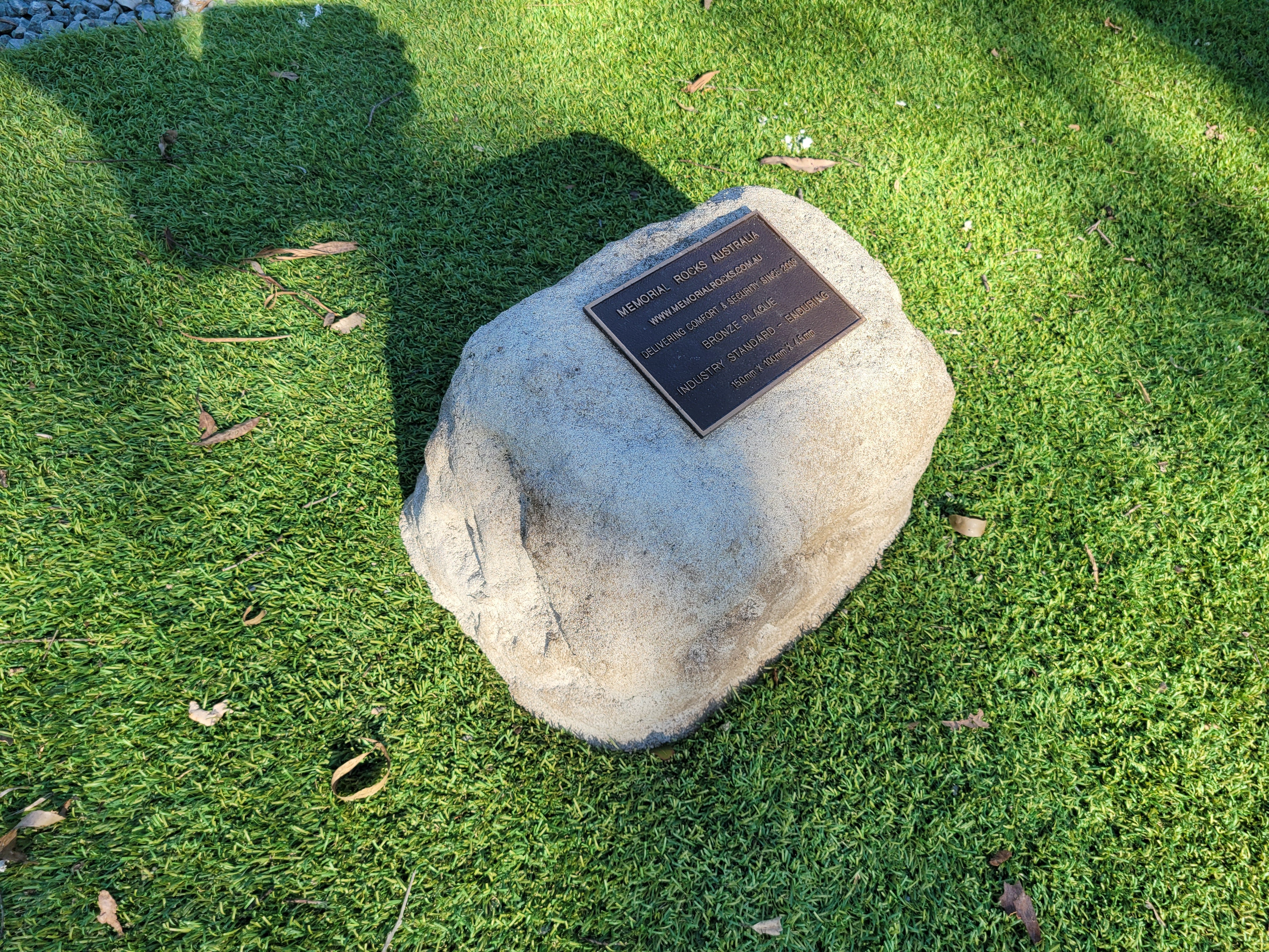 Memorial Rock Urn 1906 Regular Natural Riversand