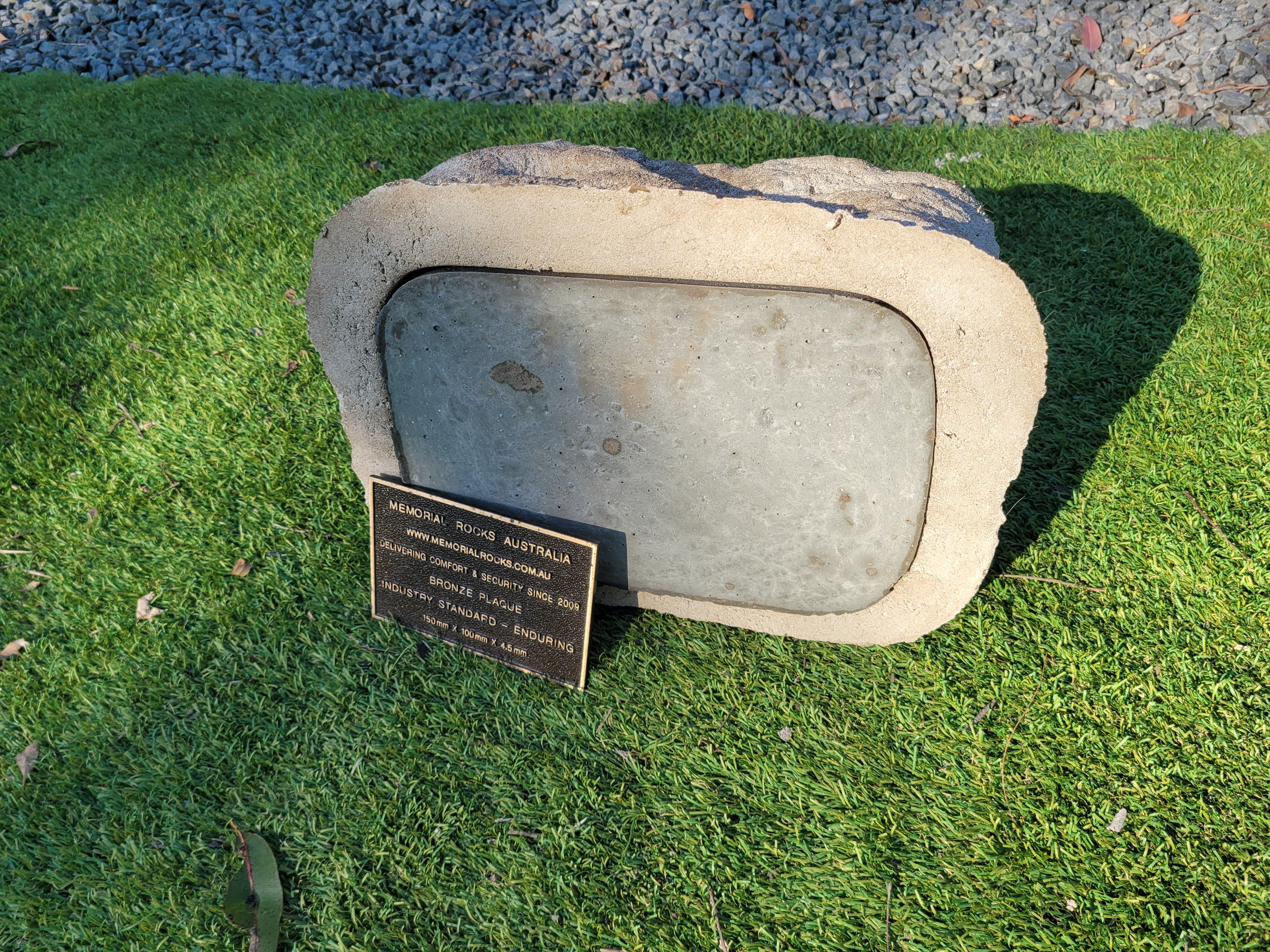 Memorial Rock Urn 1913 Regular Natural Riversand