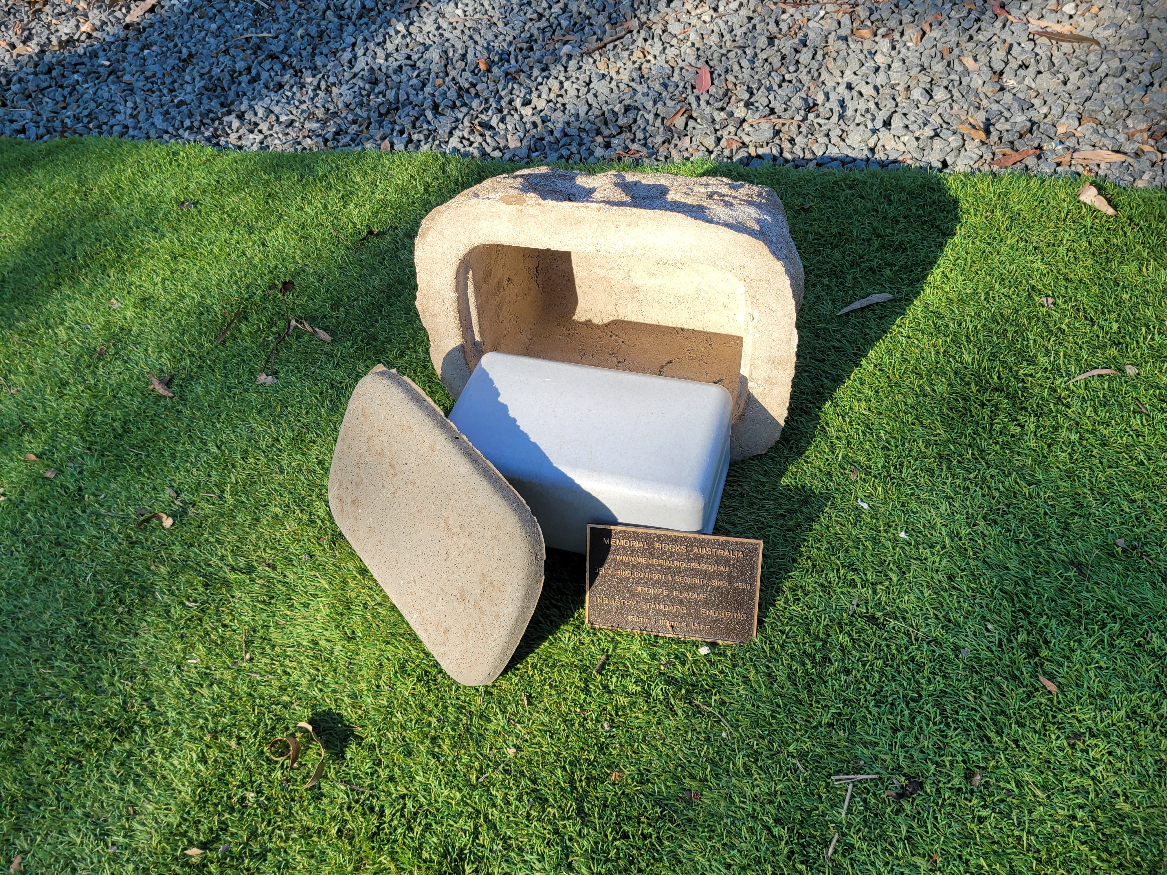 Memorial Rock Urn 1913 Regular Natural Riversand