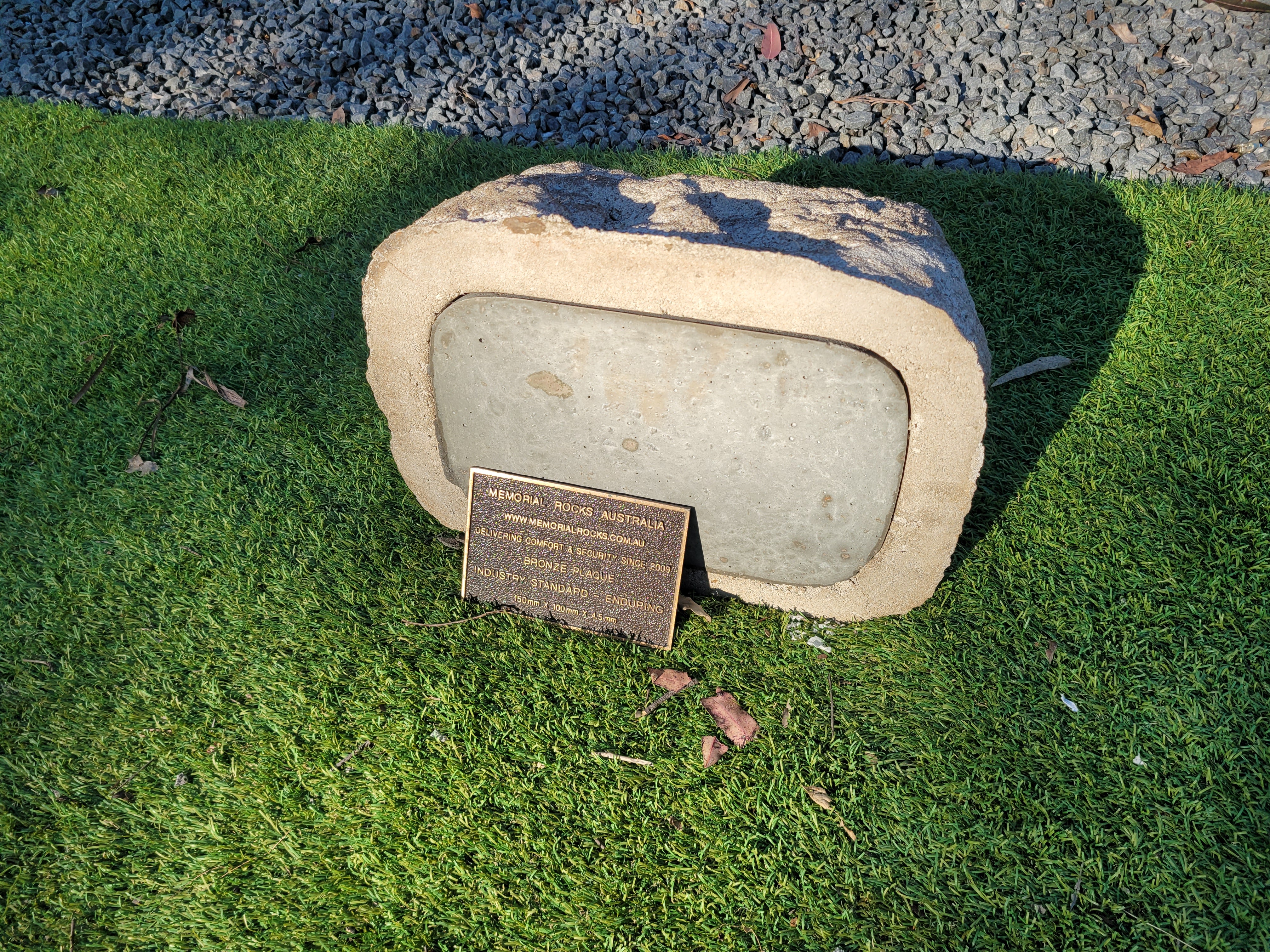 Memorial Rock Urn 1914 Regular Natural Riversand