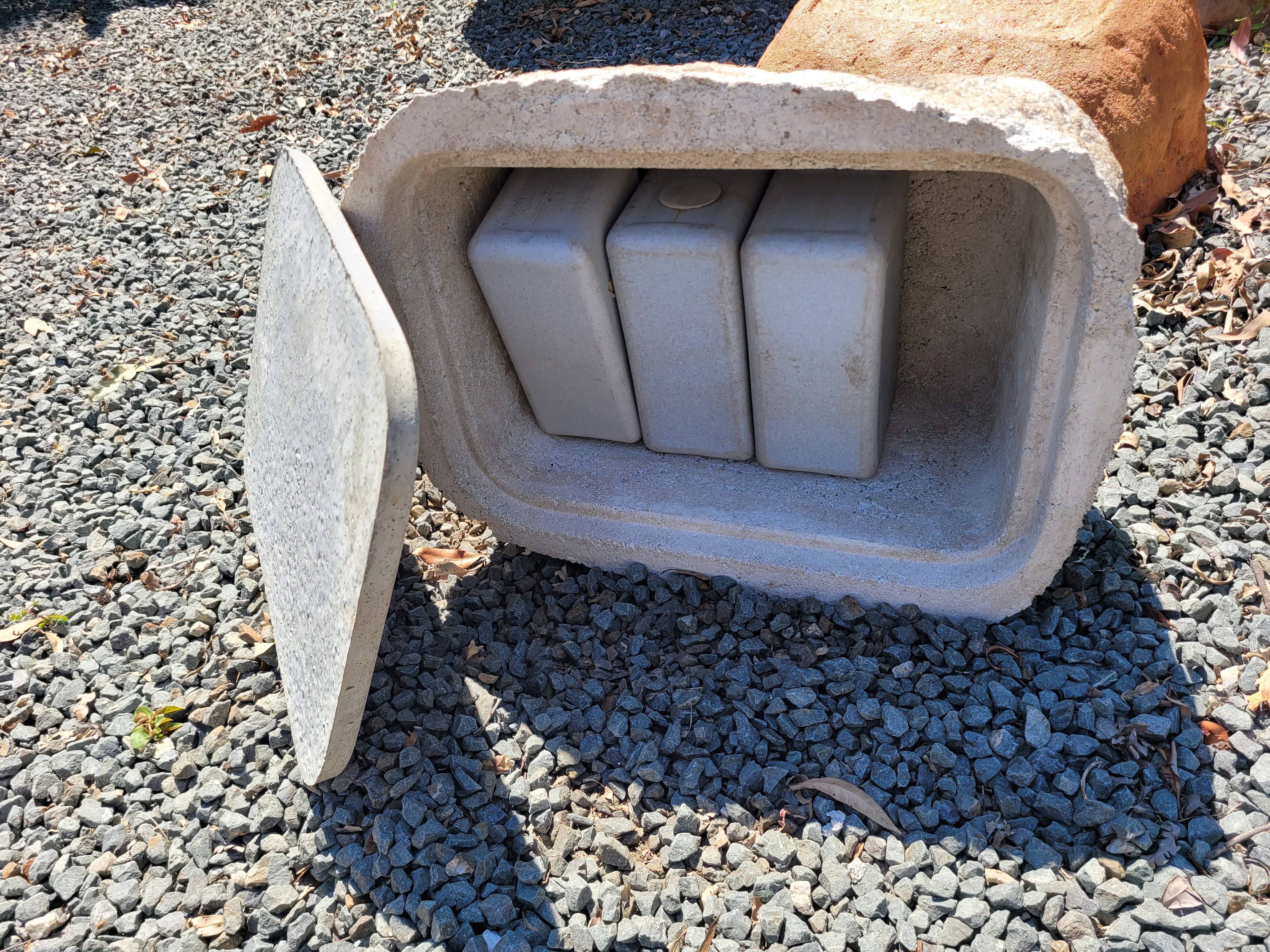 Memorial Rock Urn 1910 Extra-Large  Natural Riversand