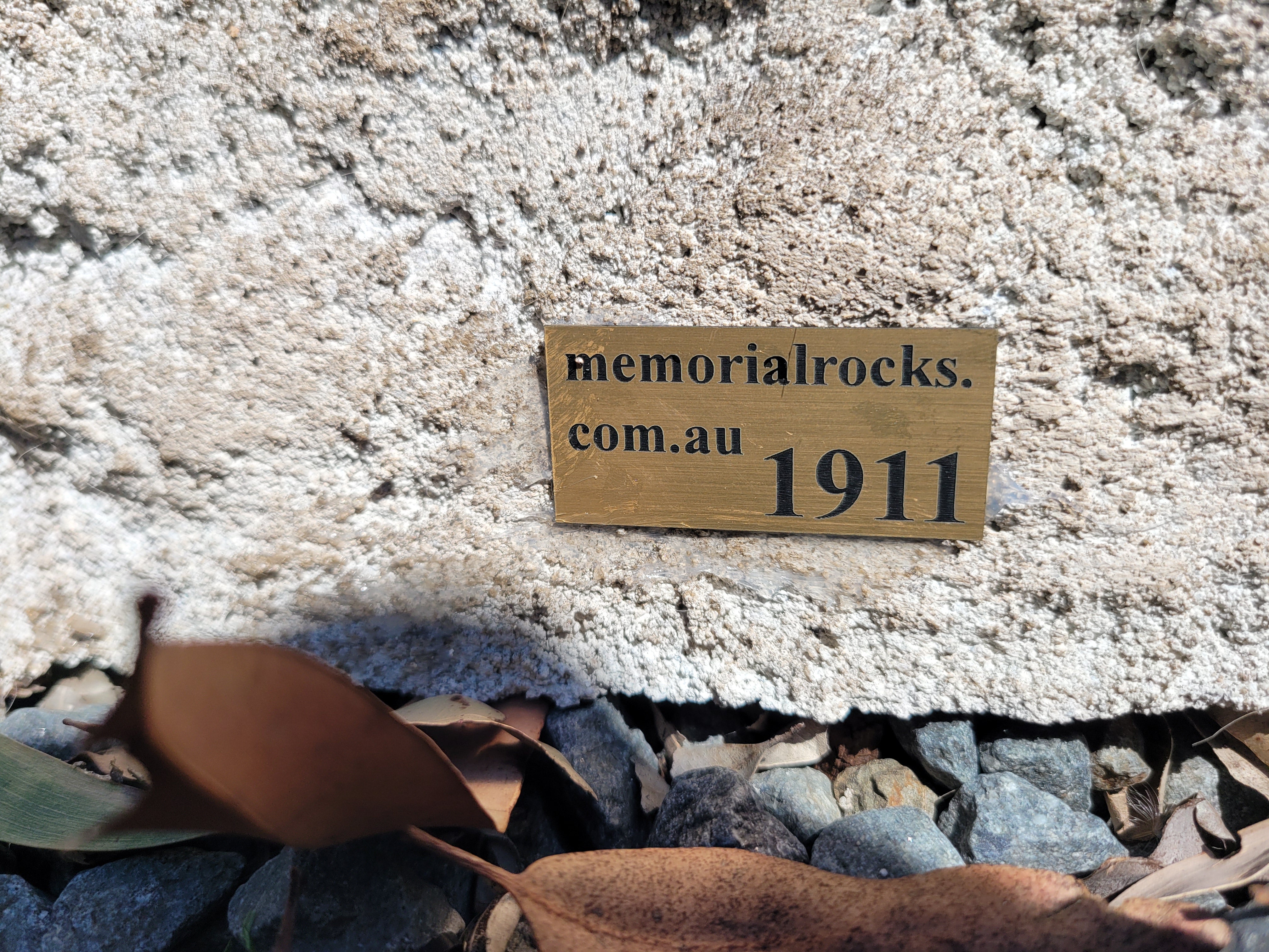 Memorial Rock Urn 1911 Extra-Large  Natural Riversand