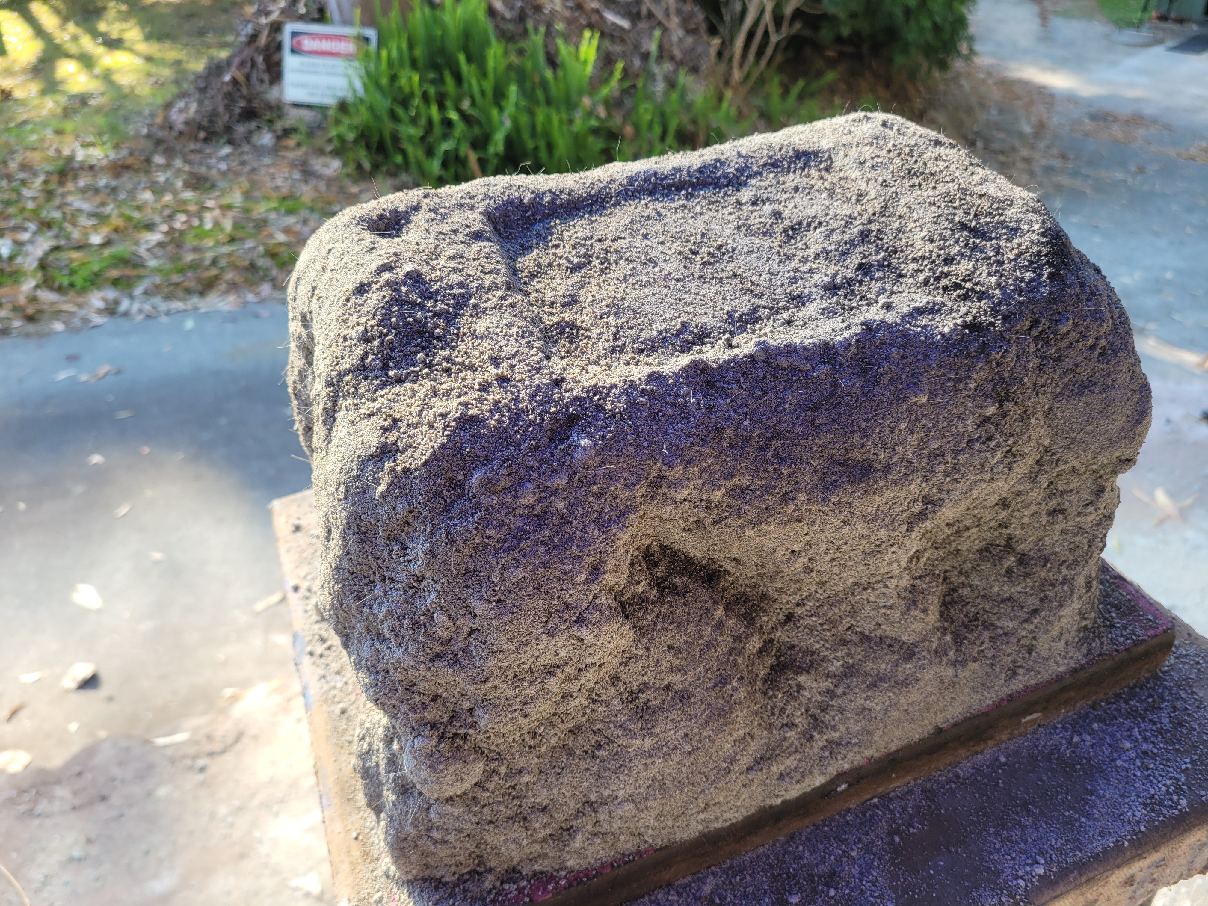 Memorial Rock Urn 1913 Regular Natural Riversand