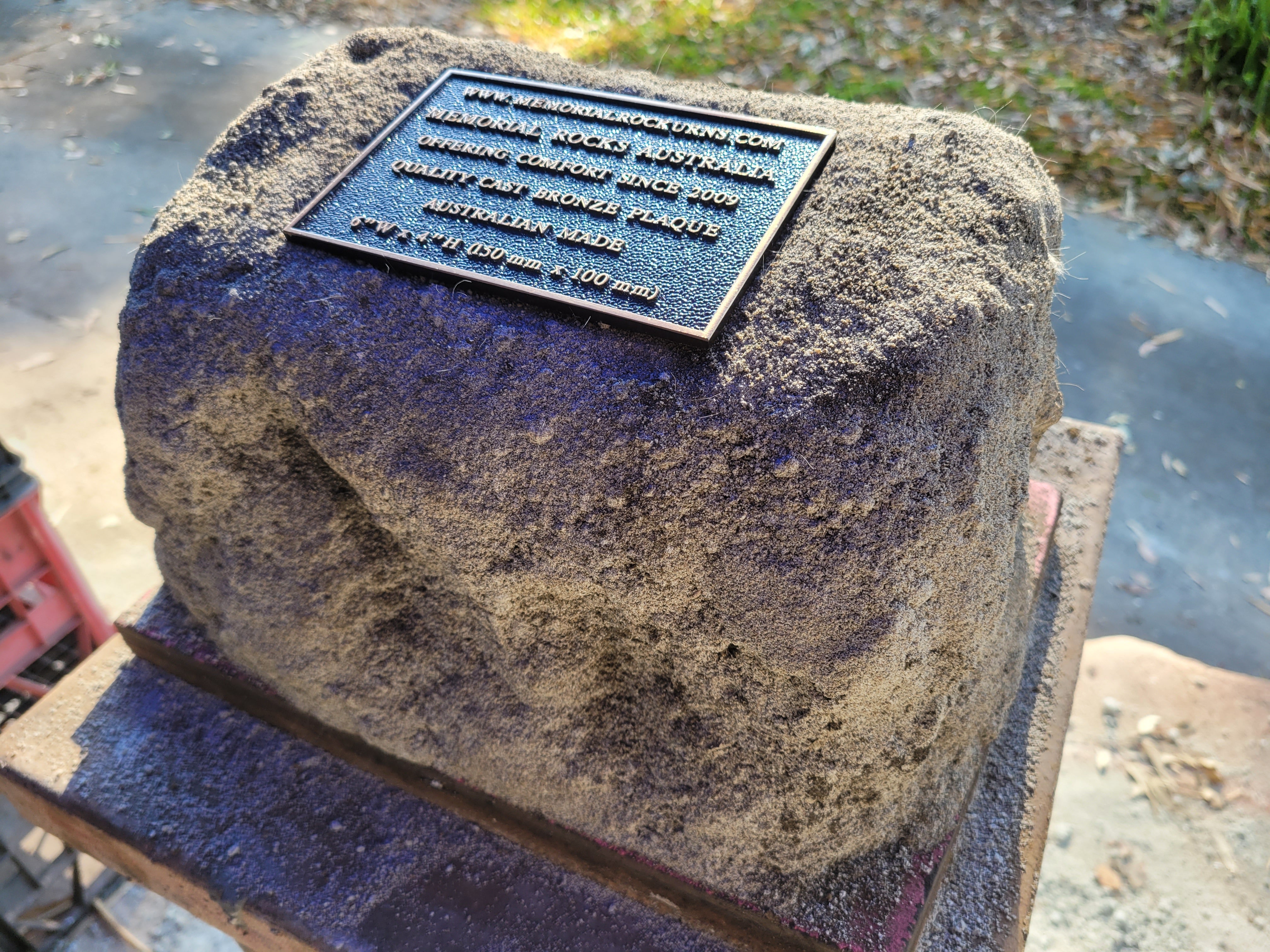 Memorial Rock Urn 1913 Regular Natural Riversand