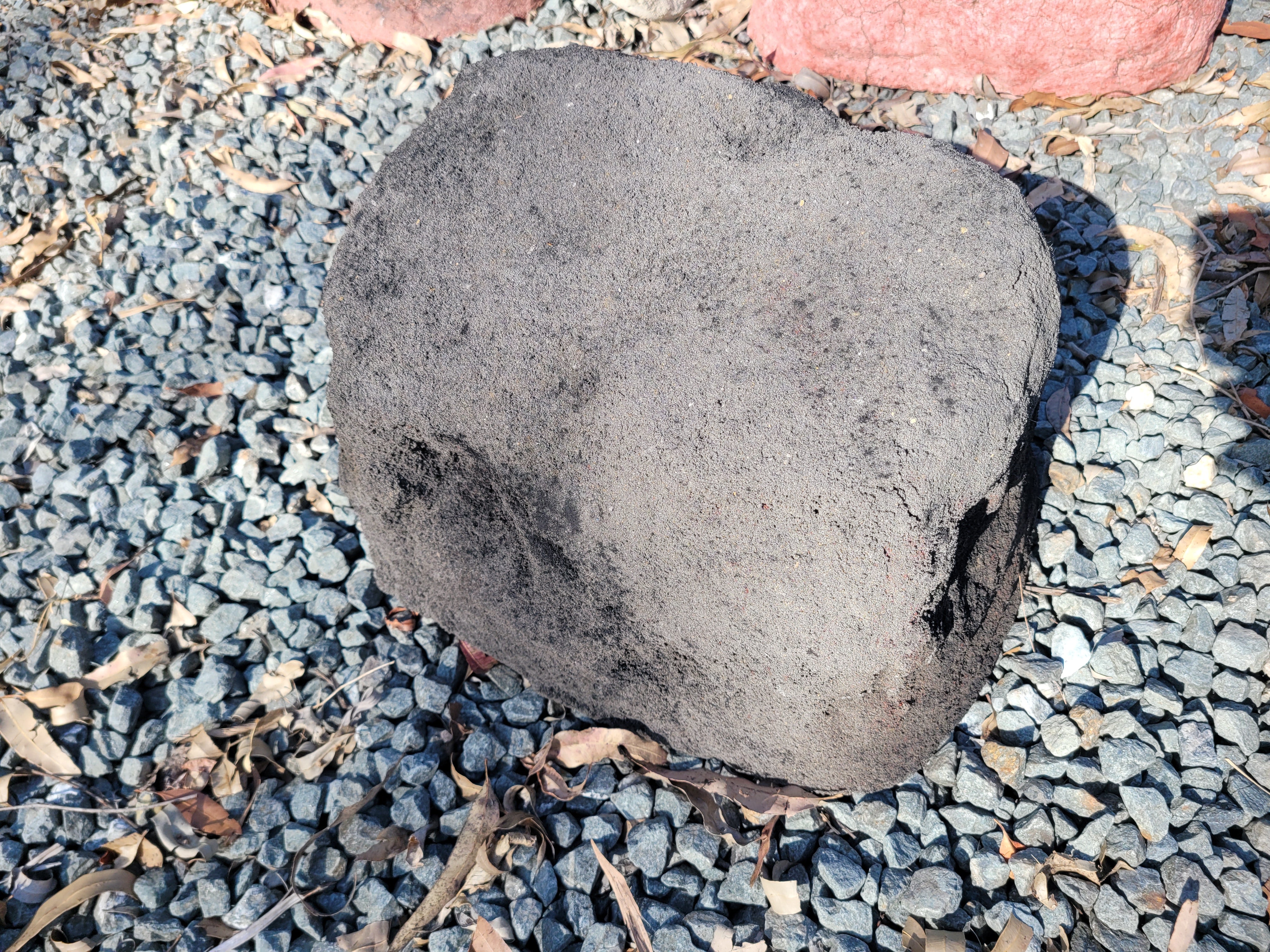 Memorial Rock Urn 1915 Medium Black / Charcoal