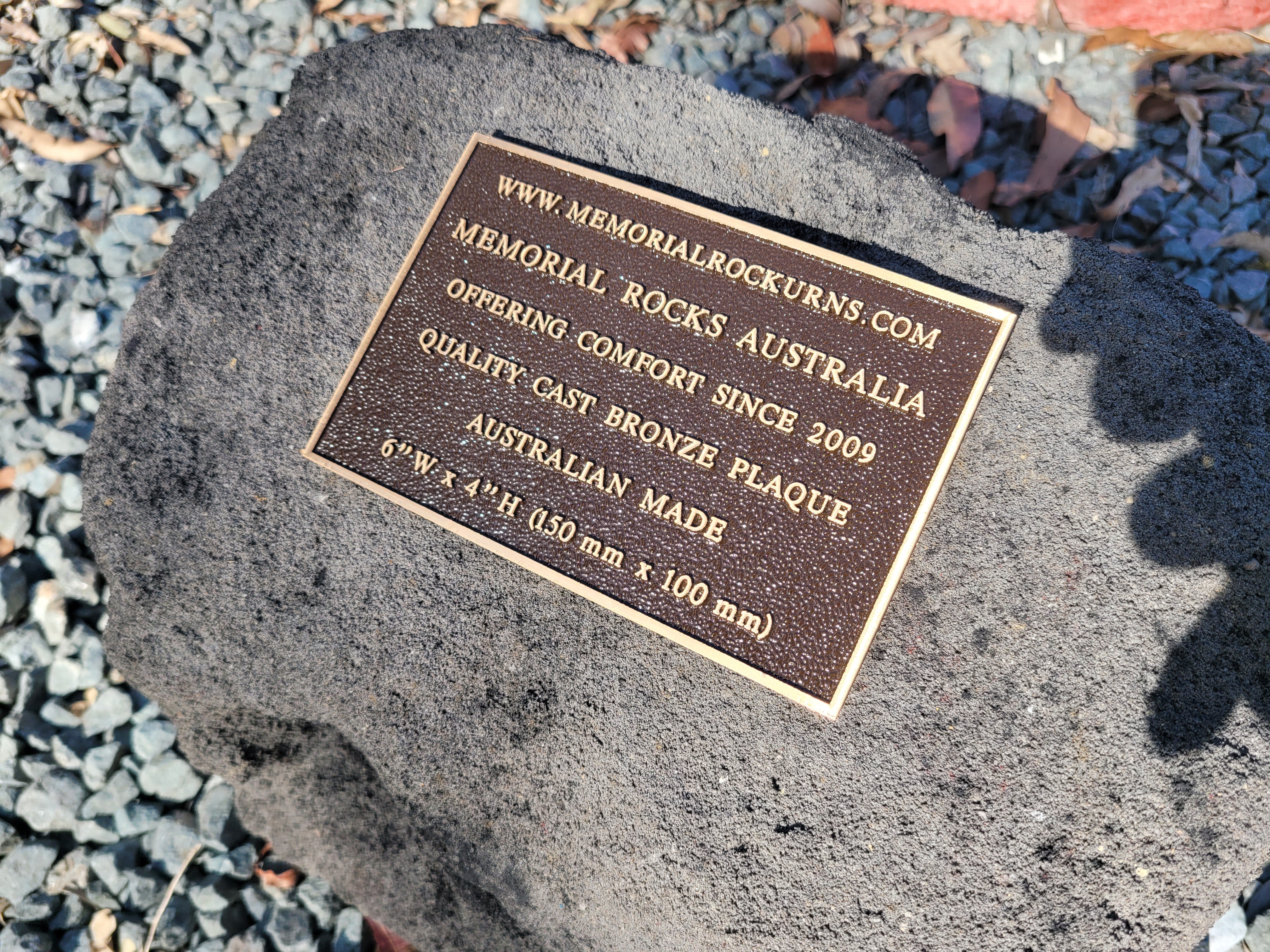 Memorial Rock Urn 1915 Medium Black / Charcoal