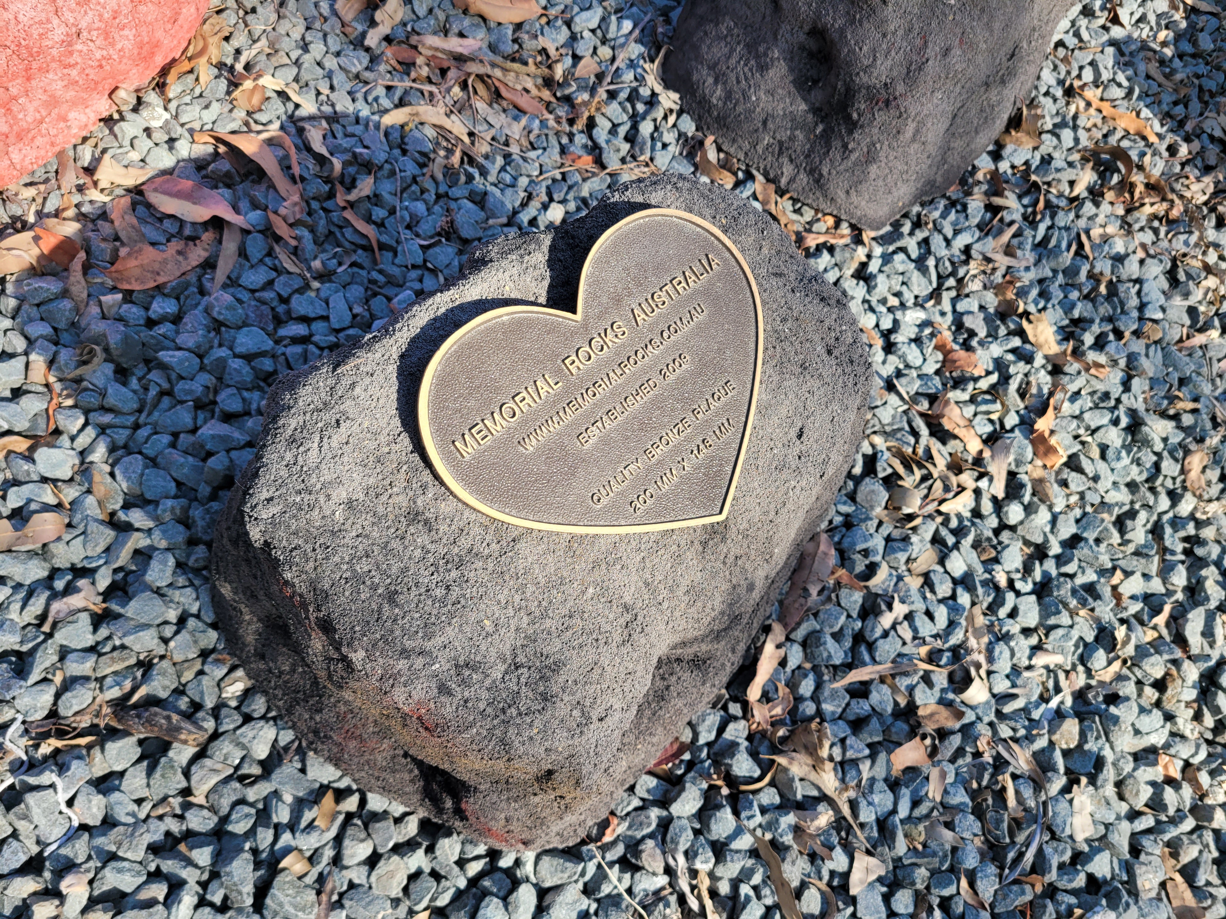 Memorial Rock Urn 1915 Medium Black / Charcoal