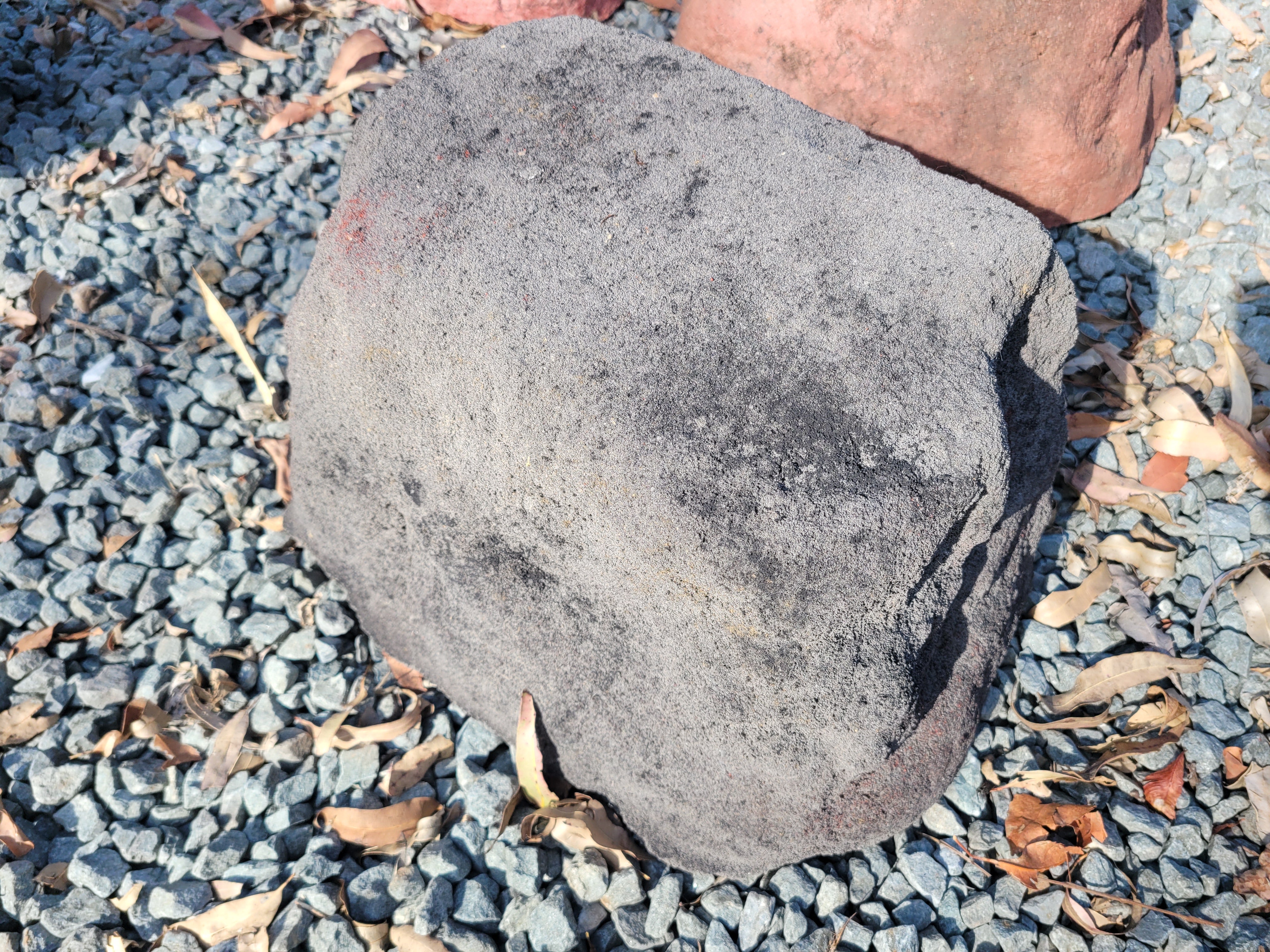 Memorial Rock Urn 1916 Medium Black / Charcoal