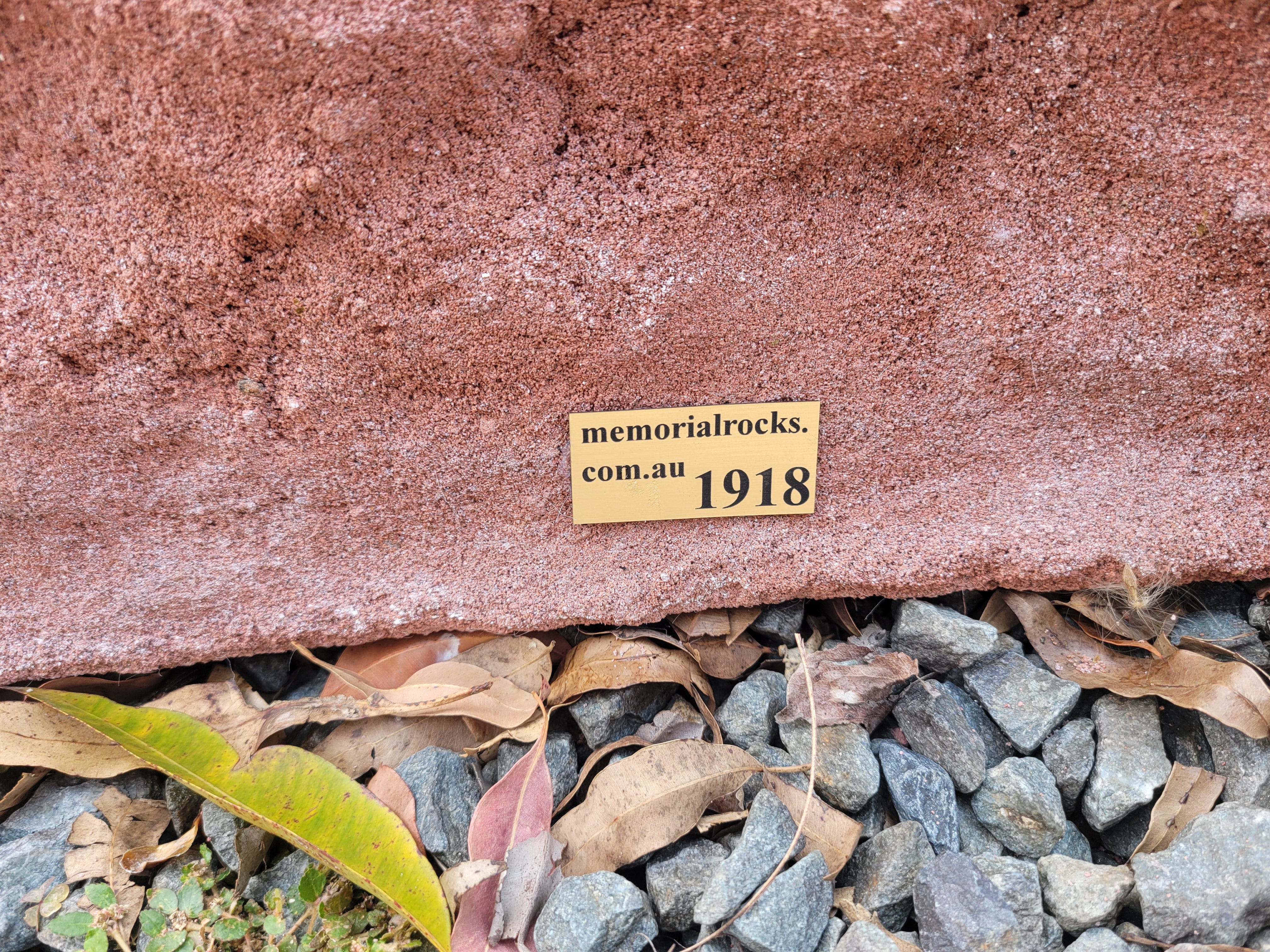 Memorial Rock Urn 1918 Extra-Large  Pink / Red