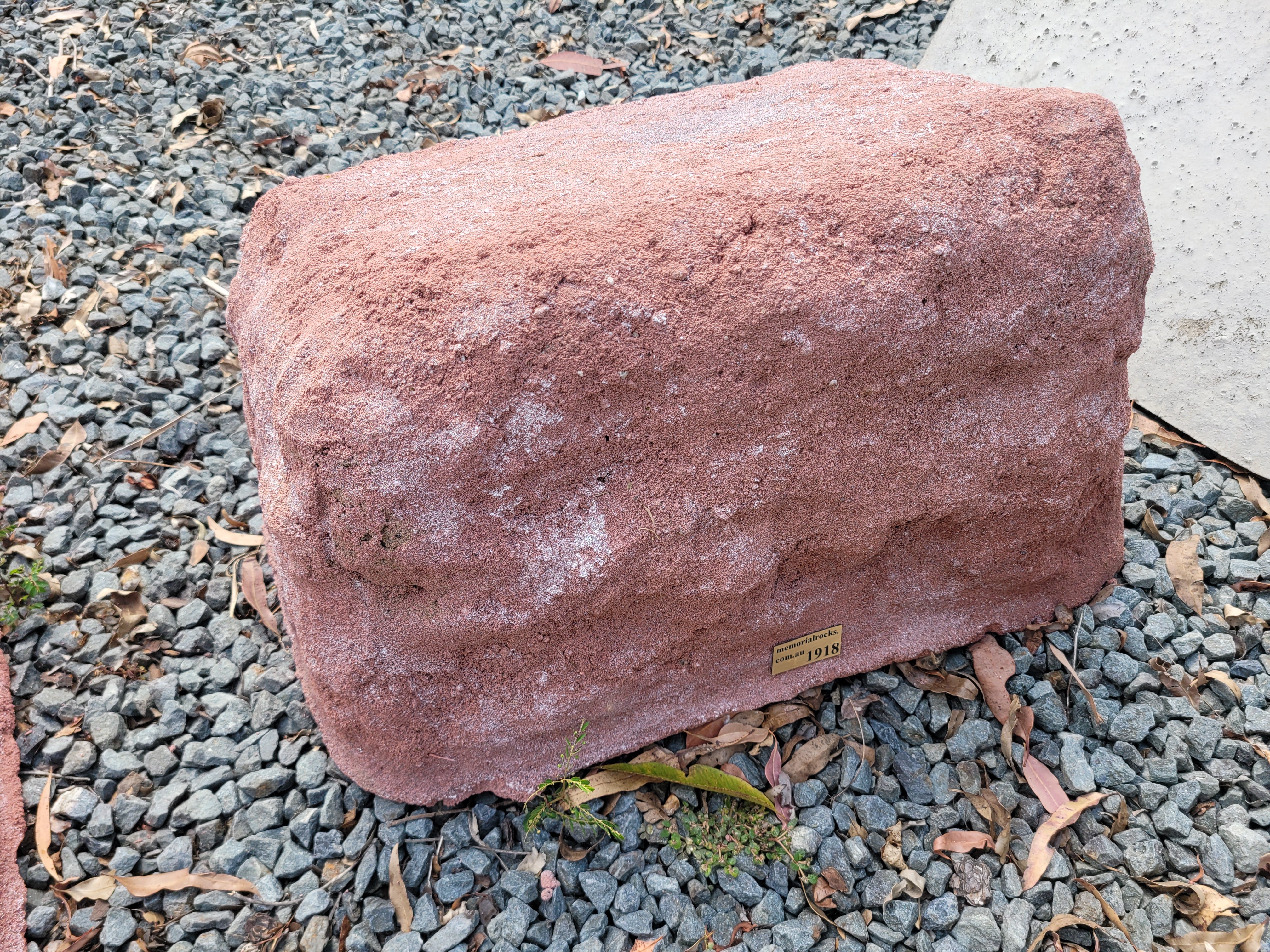 Memorial Rock Urn 1918 Extra-Large  Pink / Red