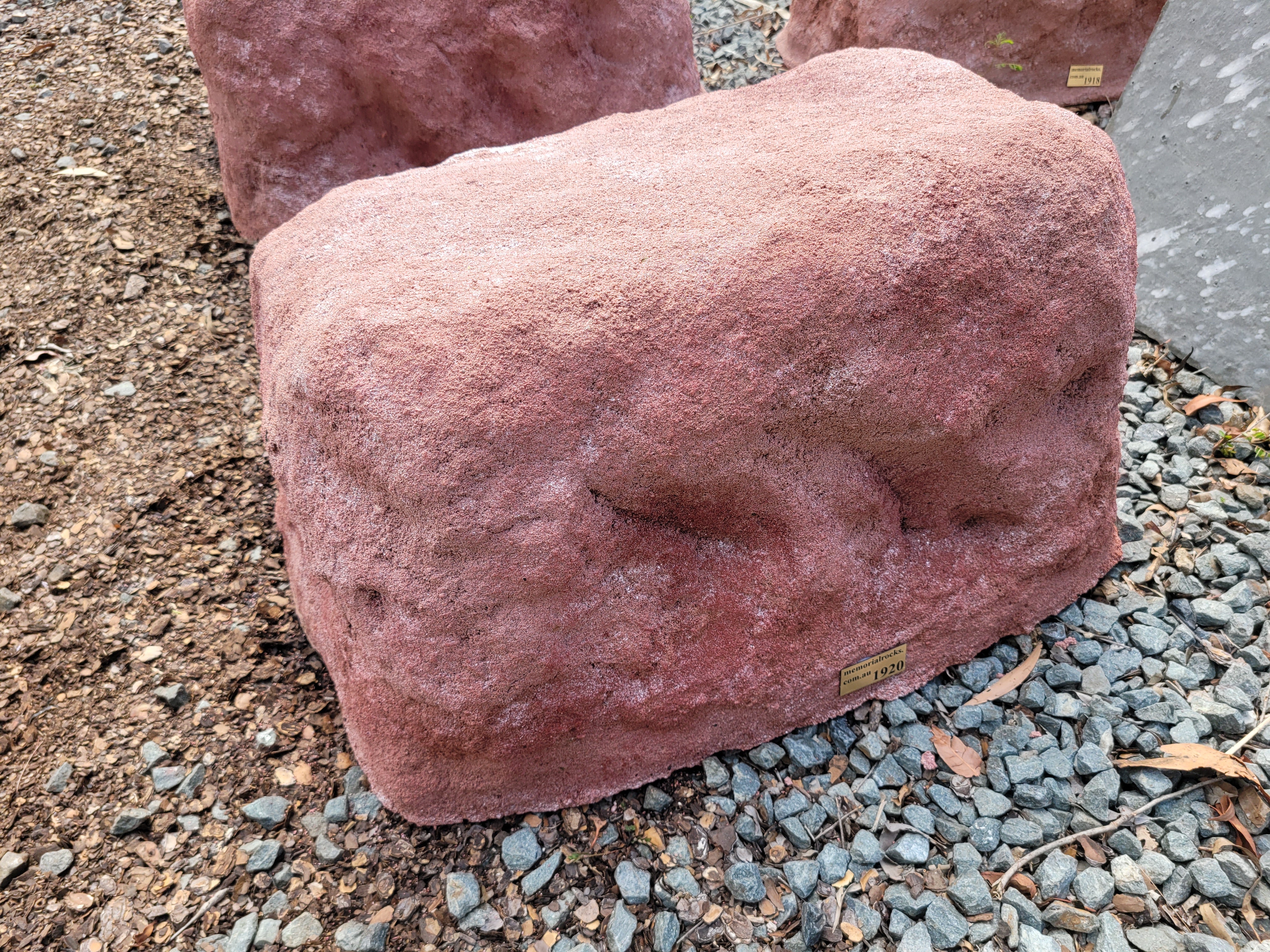 Memorial Rock Urn 1920 Extra-Large  Pink / Red