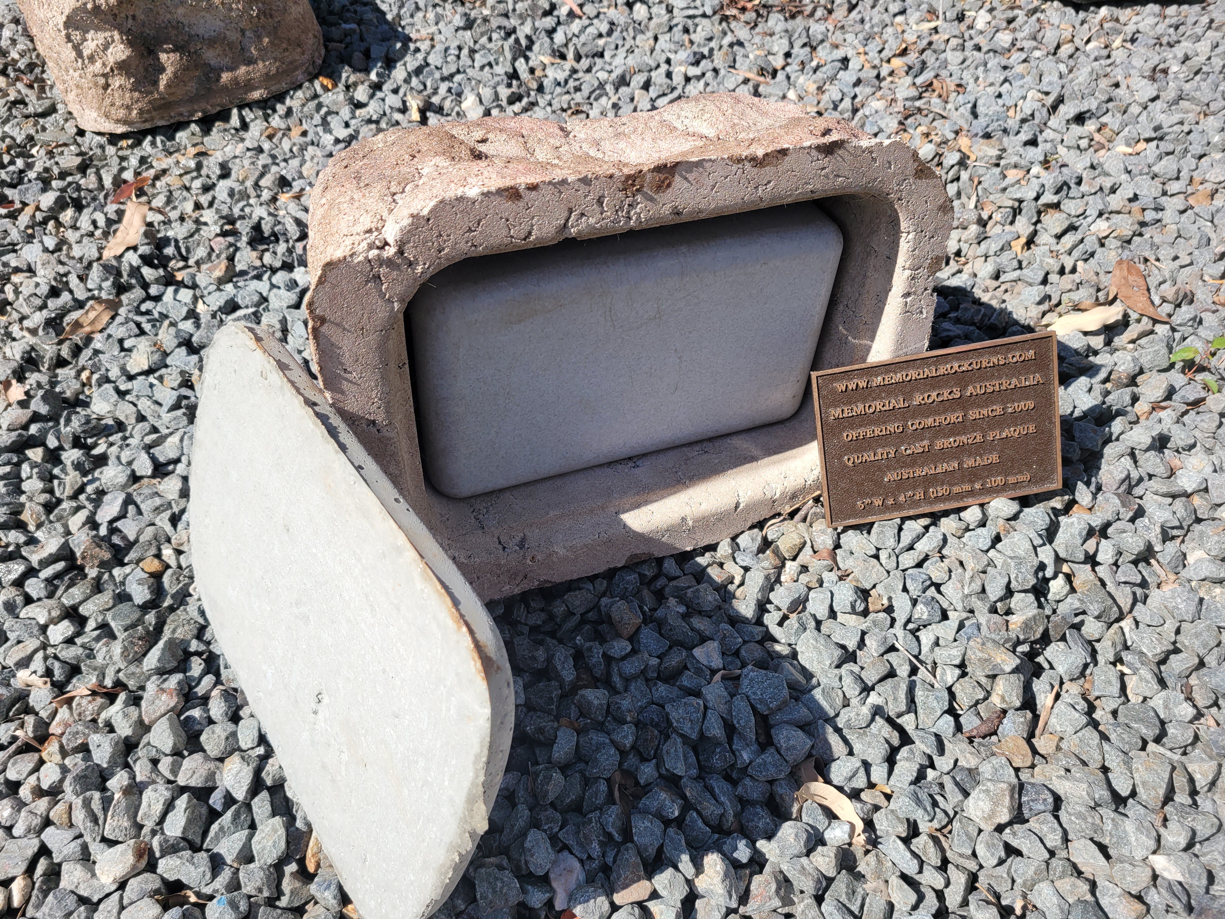 Memorial Rock Urn 2039 Regular Natural Riversand