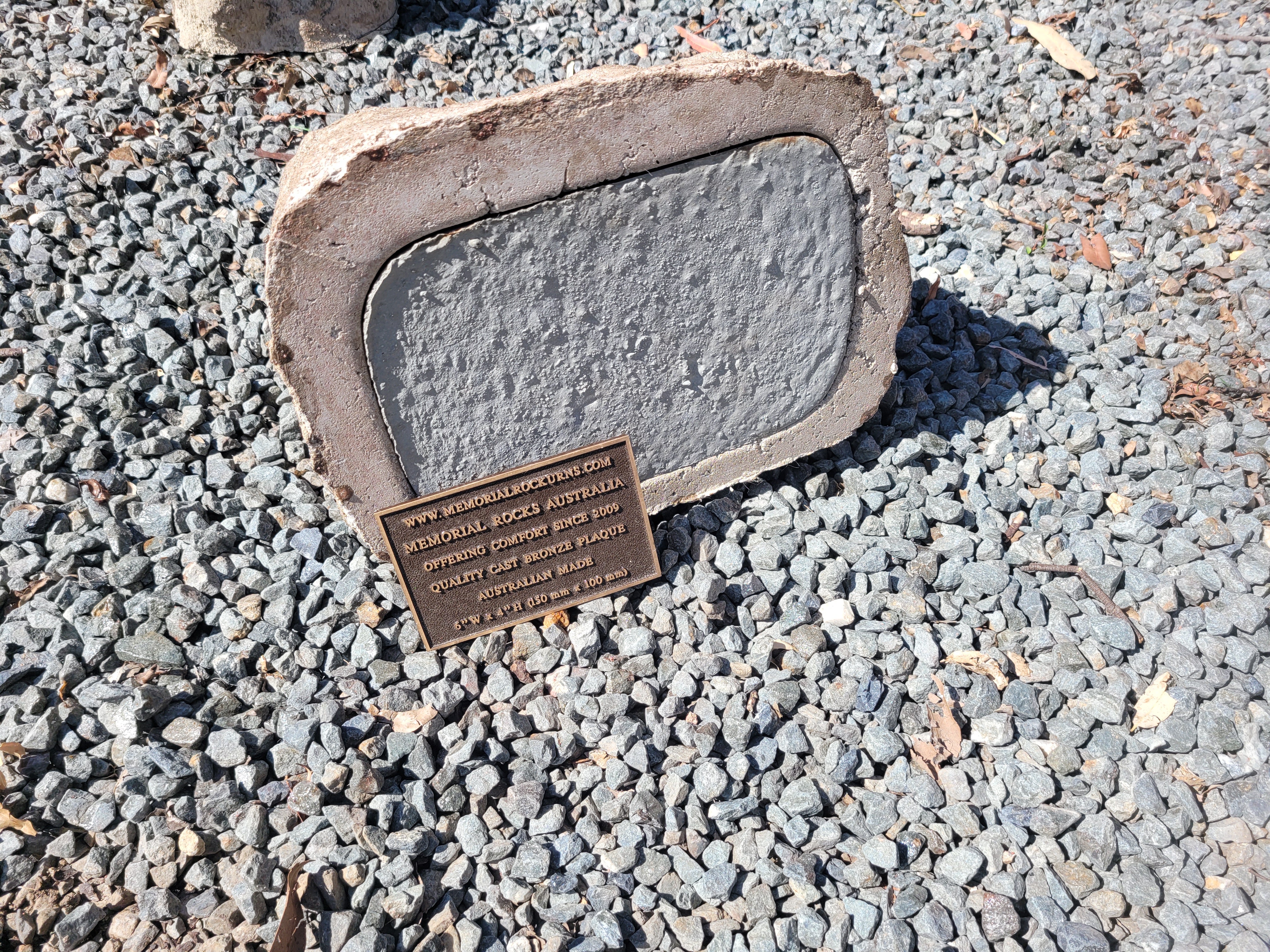 Memorial Rock Urn 2040 Regular Natural Riversand