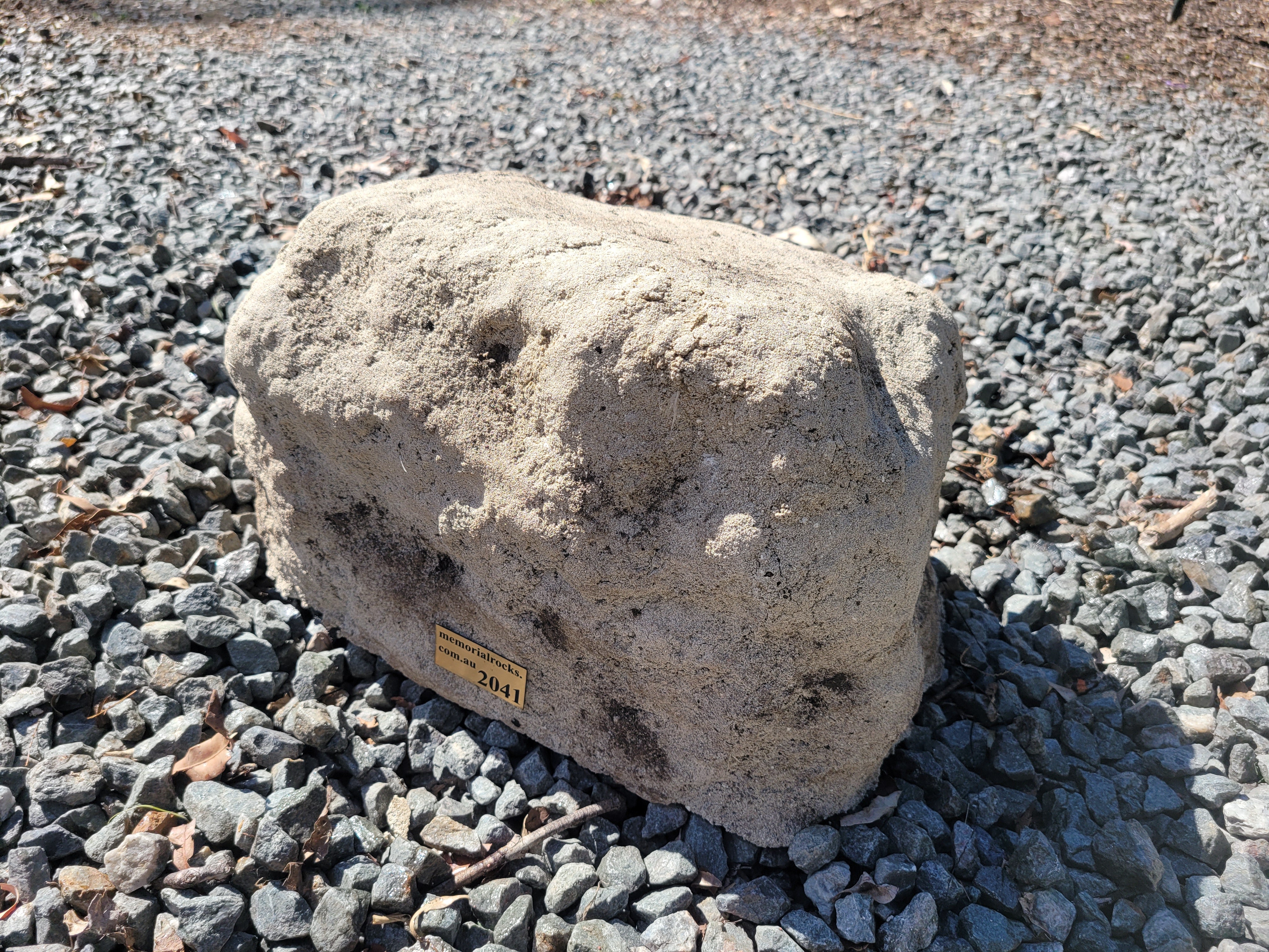 Memorial Rock Urn 2041 Regular Natural Riversand