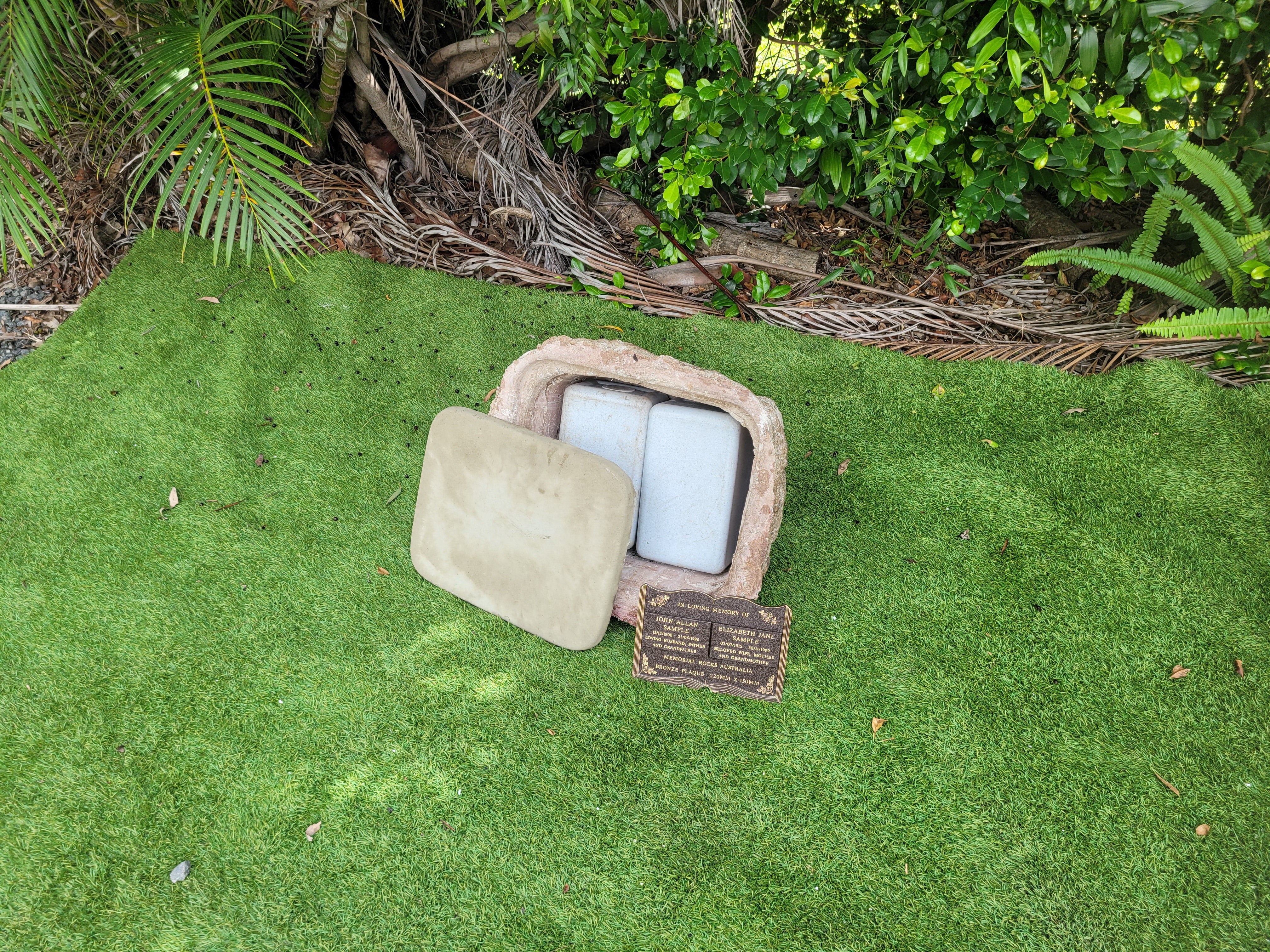 Memorial Rock Urn 2042 Large Double Natural Riversand